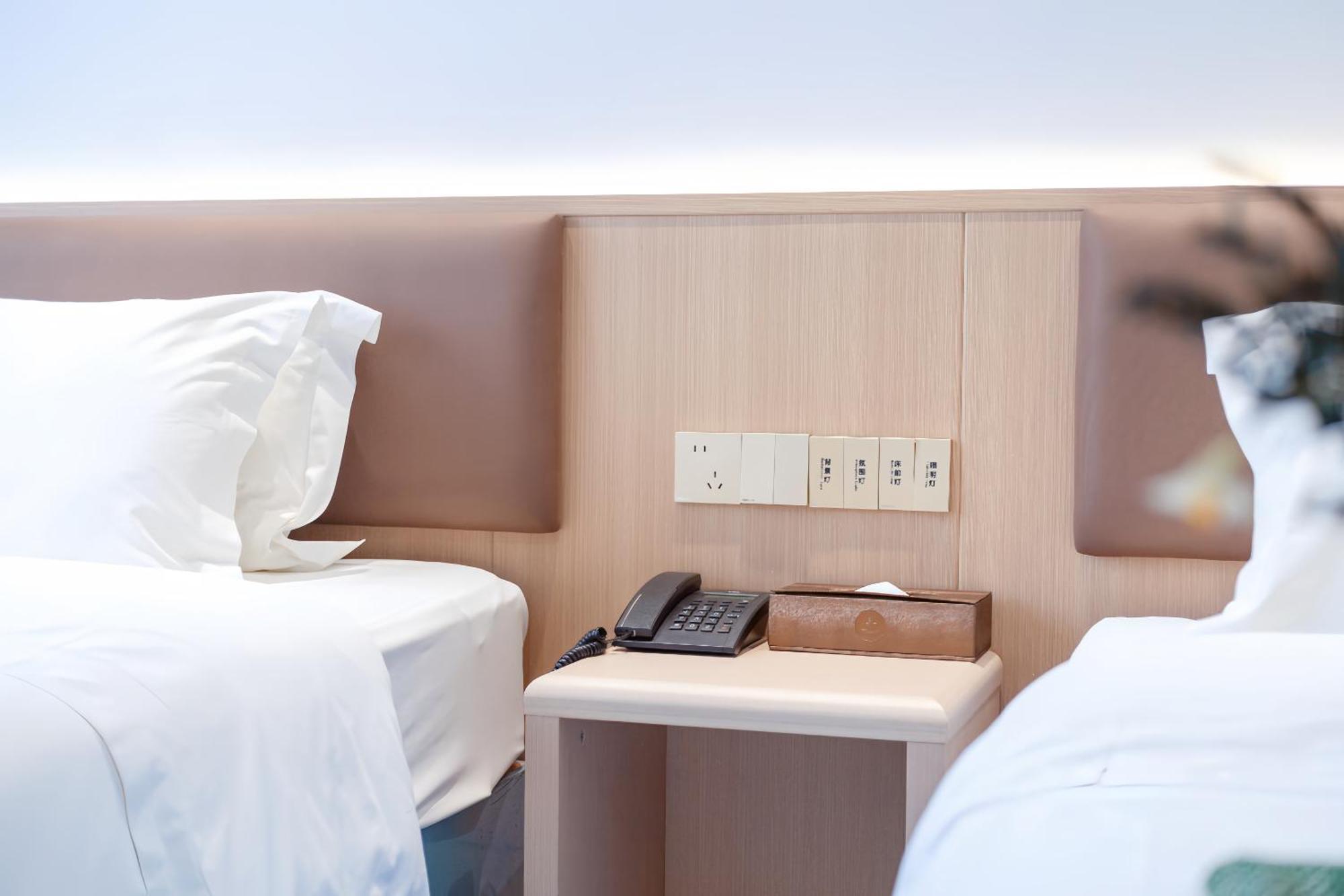 Hotel Xinghe Yuezhi S 4*
