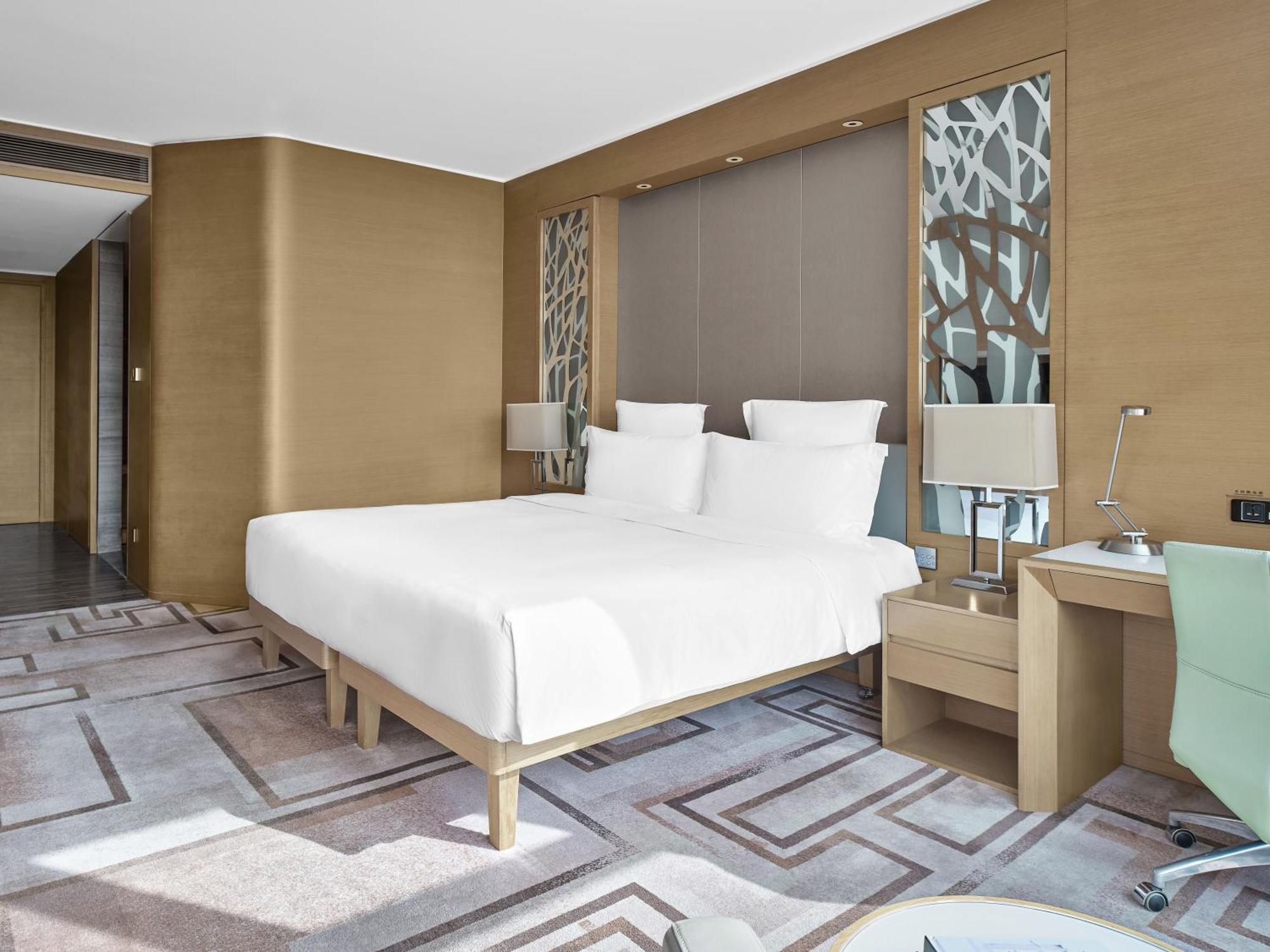 Hotel Langham Place - Walking Distance To Fair & Overseas Buyers Registration Service