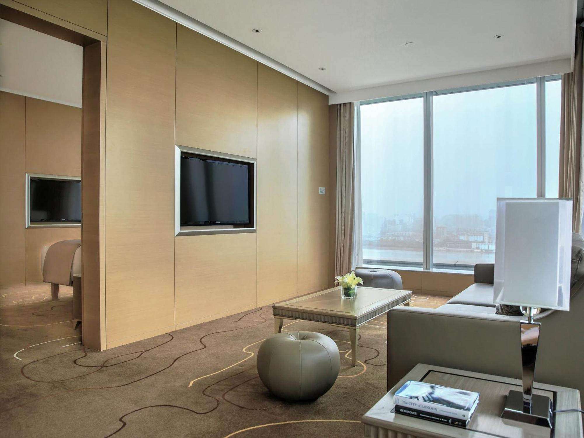 Langham Place - Walking Distance To Fair & Overseas Buyers Registration Service Hotel