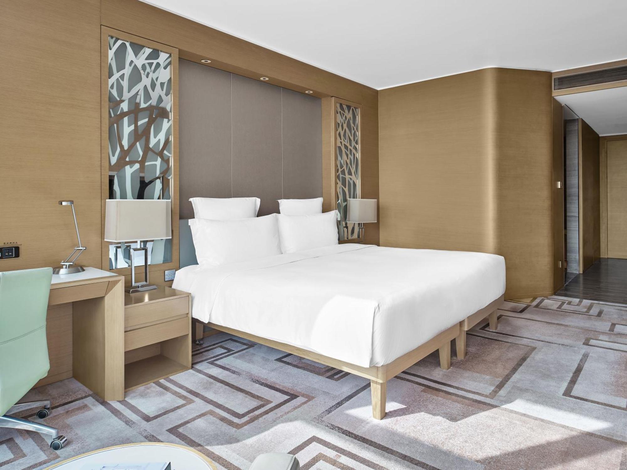 Hotel Langham Place - Walking Distance To Fair & Overseas Buyers Registration Service 5*