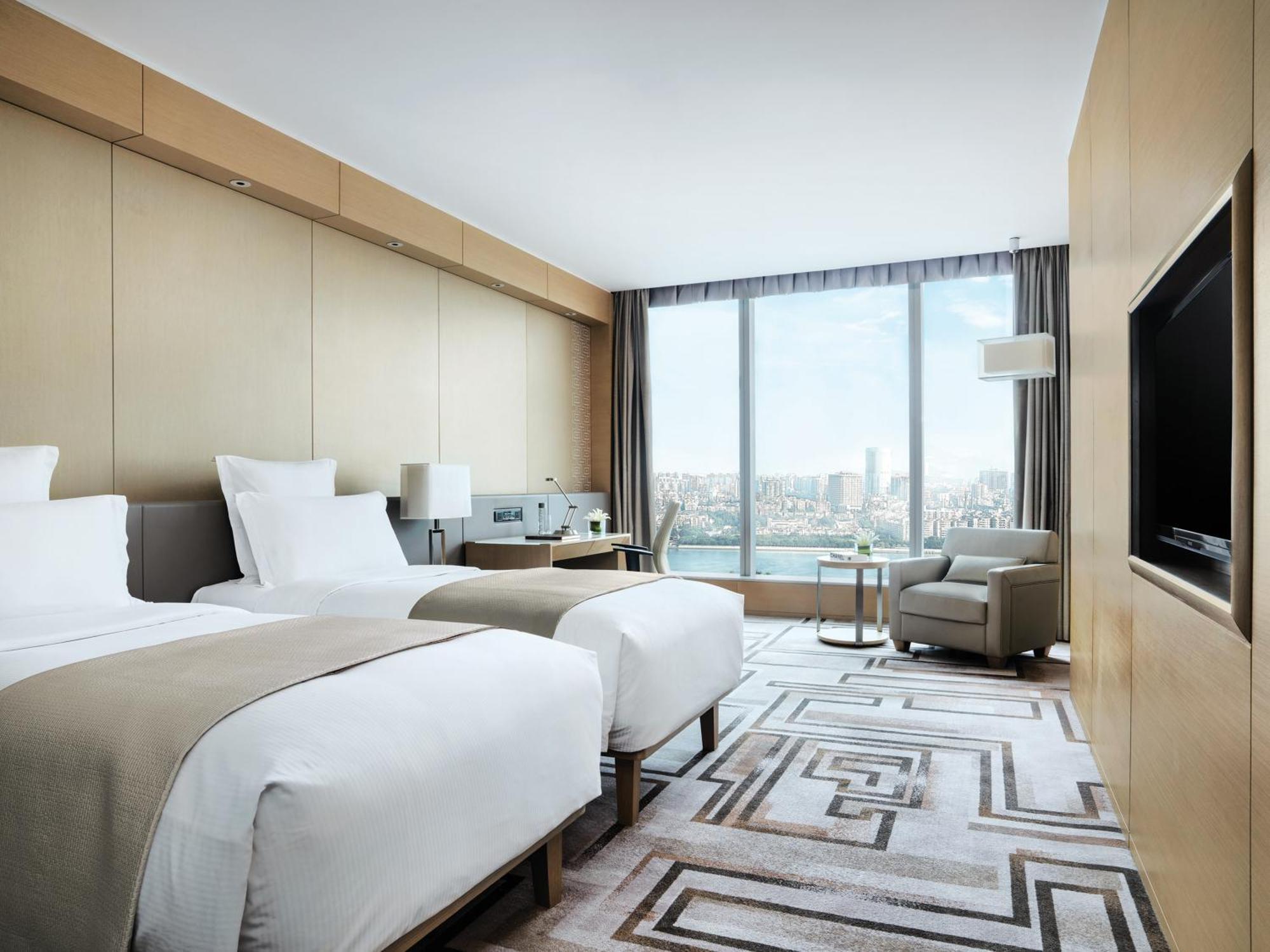 Hotel Langham Place - Walking Distance To Fair & Overseas Buyers Registration Service