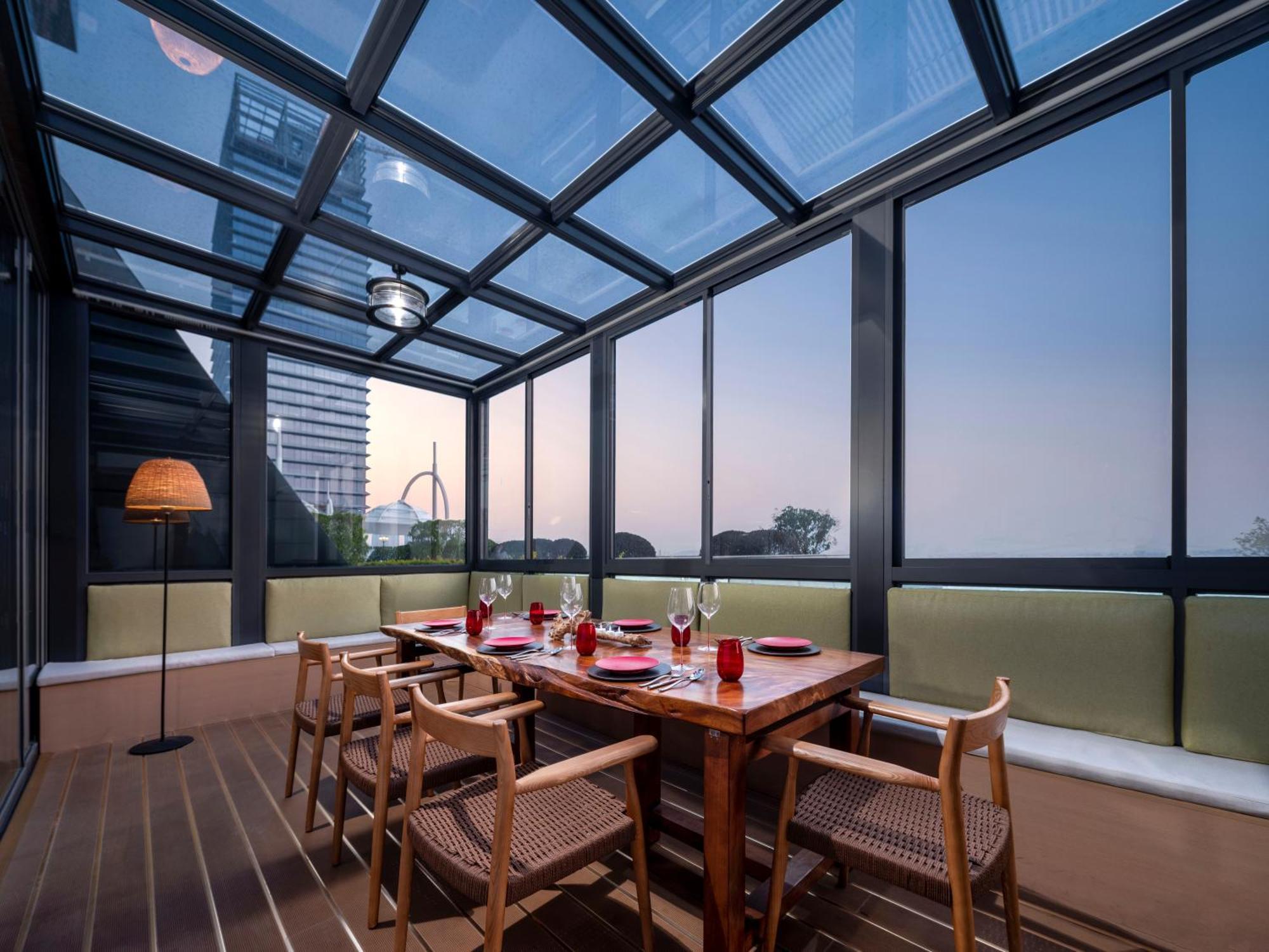 Langham Place - Walking Distance To Fair & Overseas Buyers Registration Service Hotel 5*