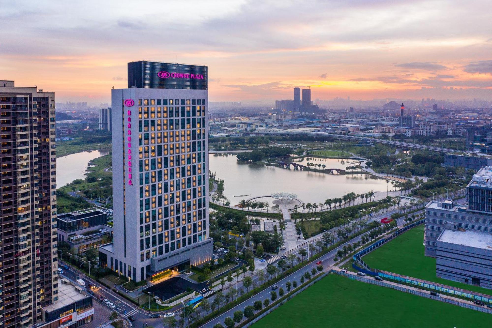 Crowne Plaza Foshan Nanhai - An Ihg -free Fair Shuttle Bus &live Music Performance