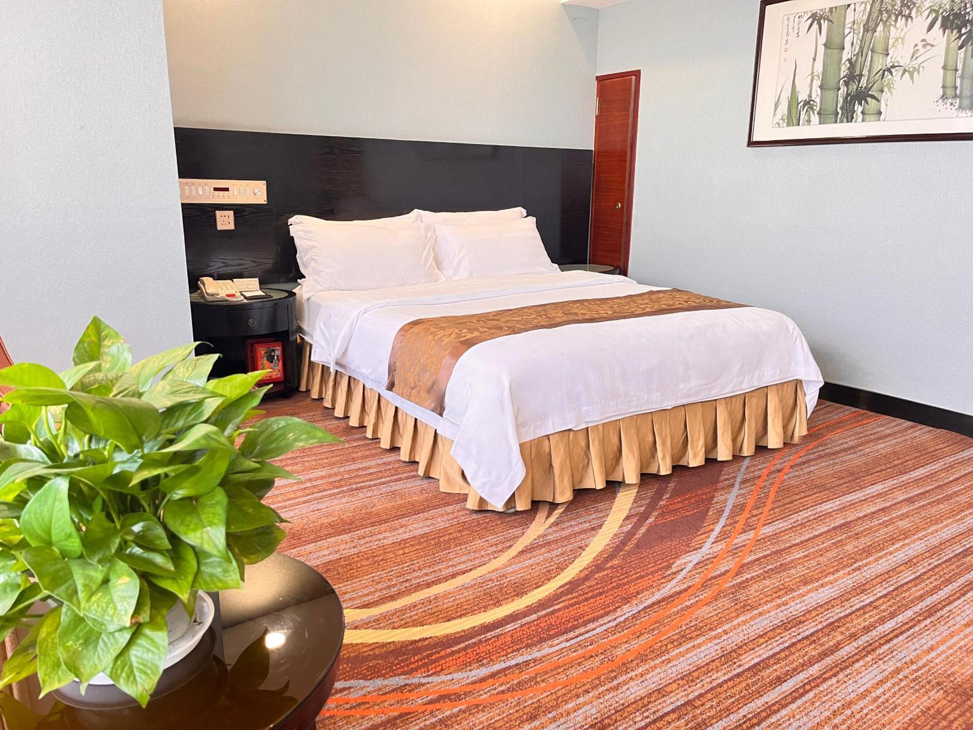 Hotel Skyline Plaza Canton