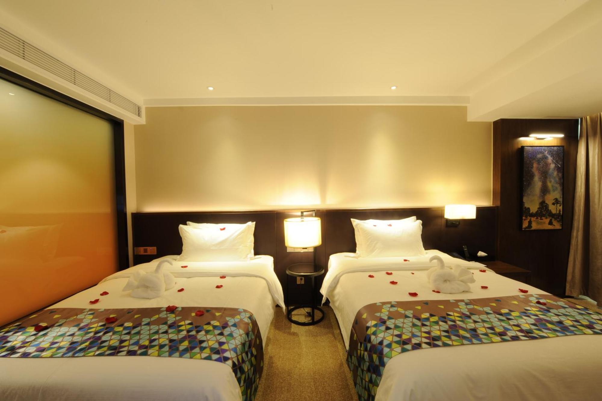 Hotel Chao Man - Railway Station Sanyuanli Metro Station 3*