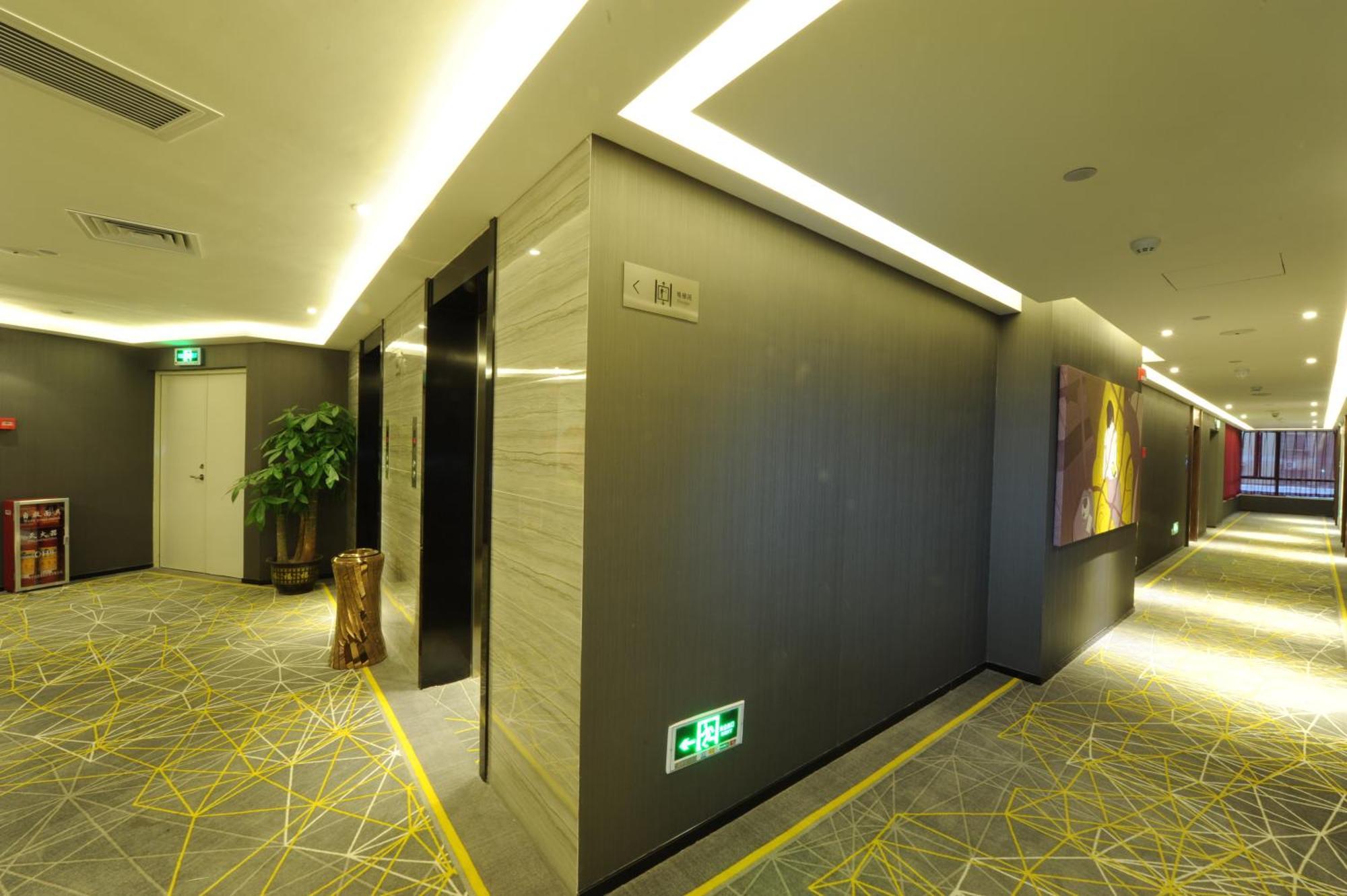 Hotel Chao Man - Railway Station Sanyuanli Metro Station 3*