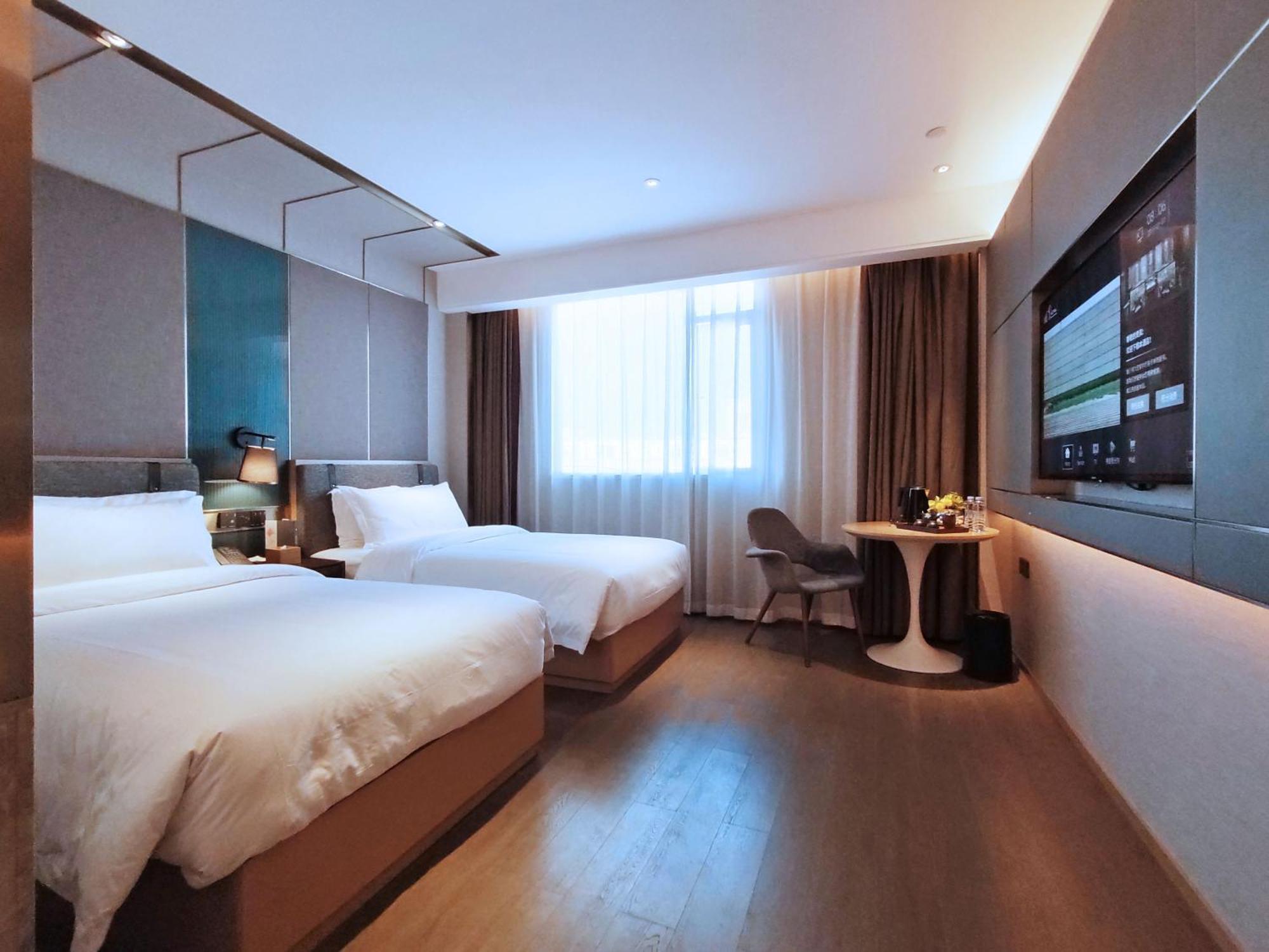 Paco South Railway Station Panyu Changlong Branch Hotel 3*