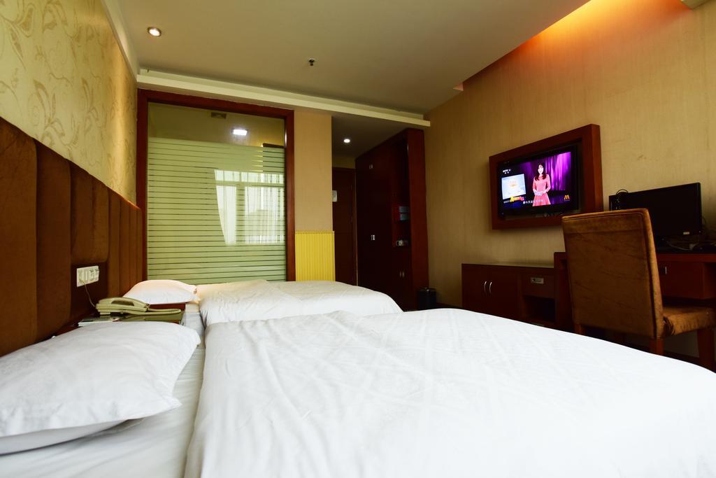 Kaiserdom Baiyun Airport-24-hour Airport-free Shuttle Bus Hotel