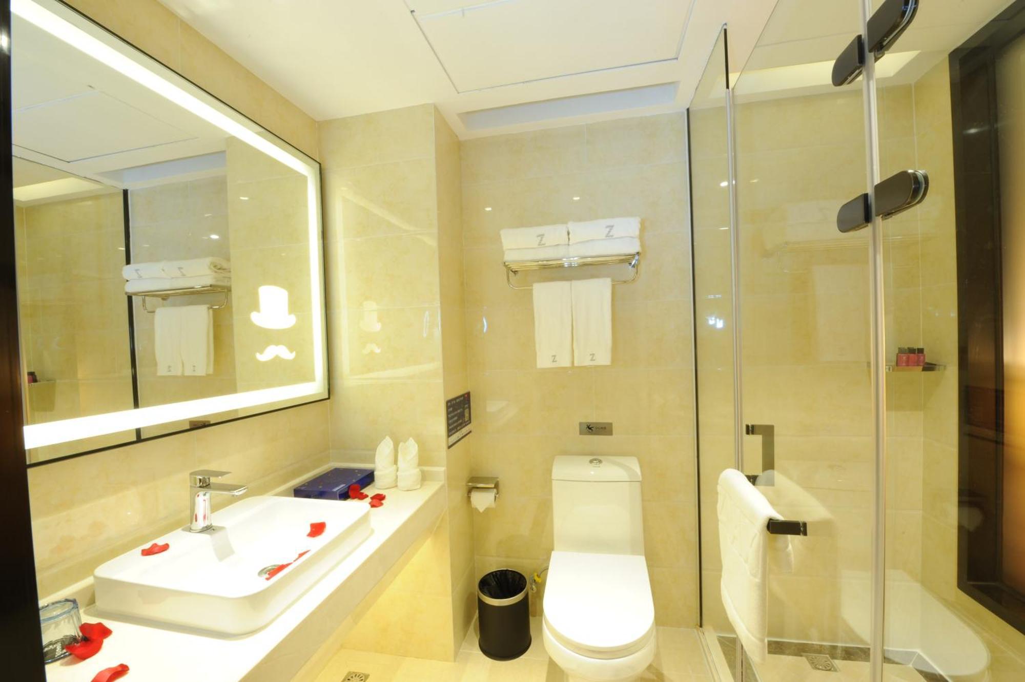 Chao Man - Railway Station Sanyuanli Metro Station 3*