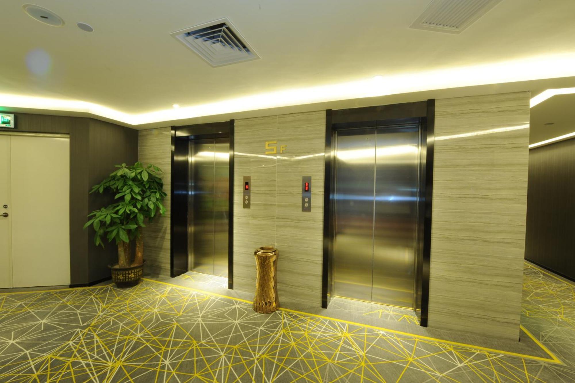 Chao Man - Railway Station Sanyuanli Metro Station 3*
