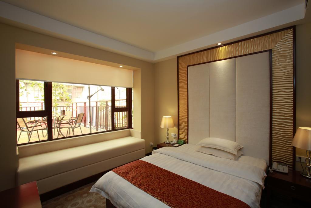 Shamian Hotel 3*