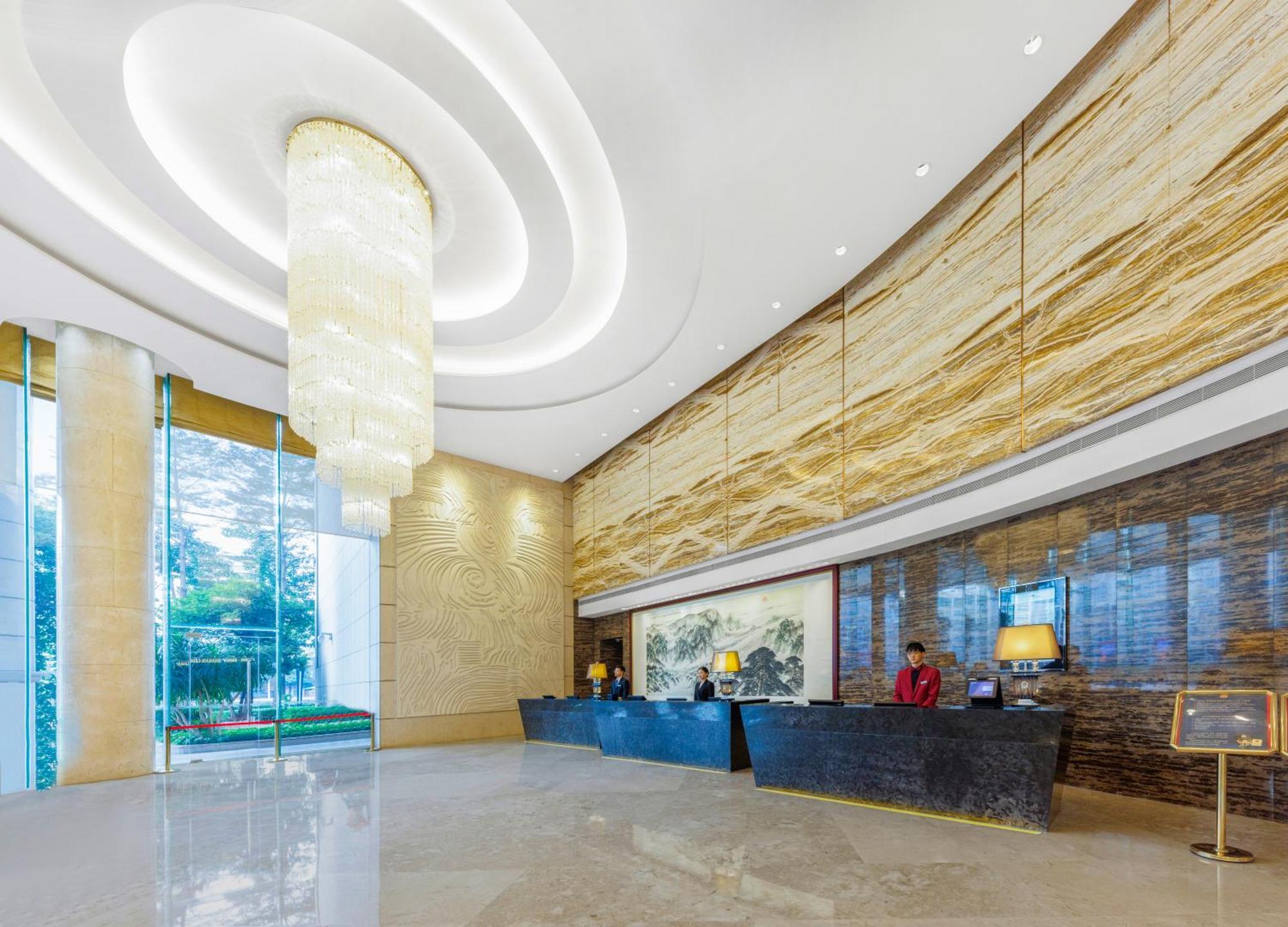 Vanburgh - Free Shuttle Bus Transfer During Fair Hotel