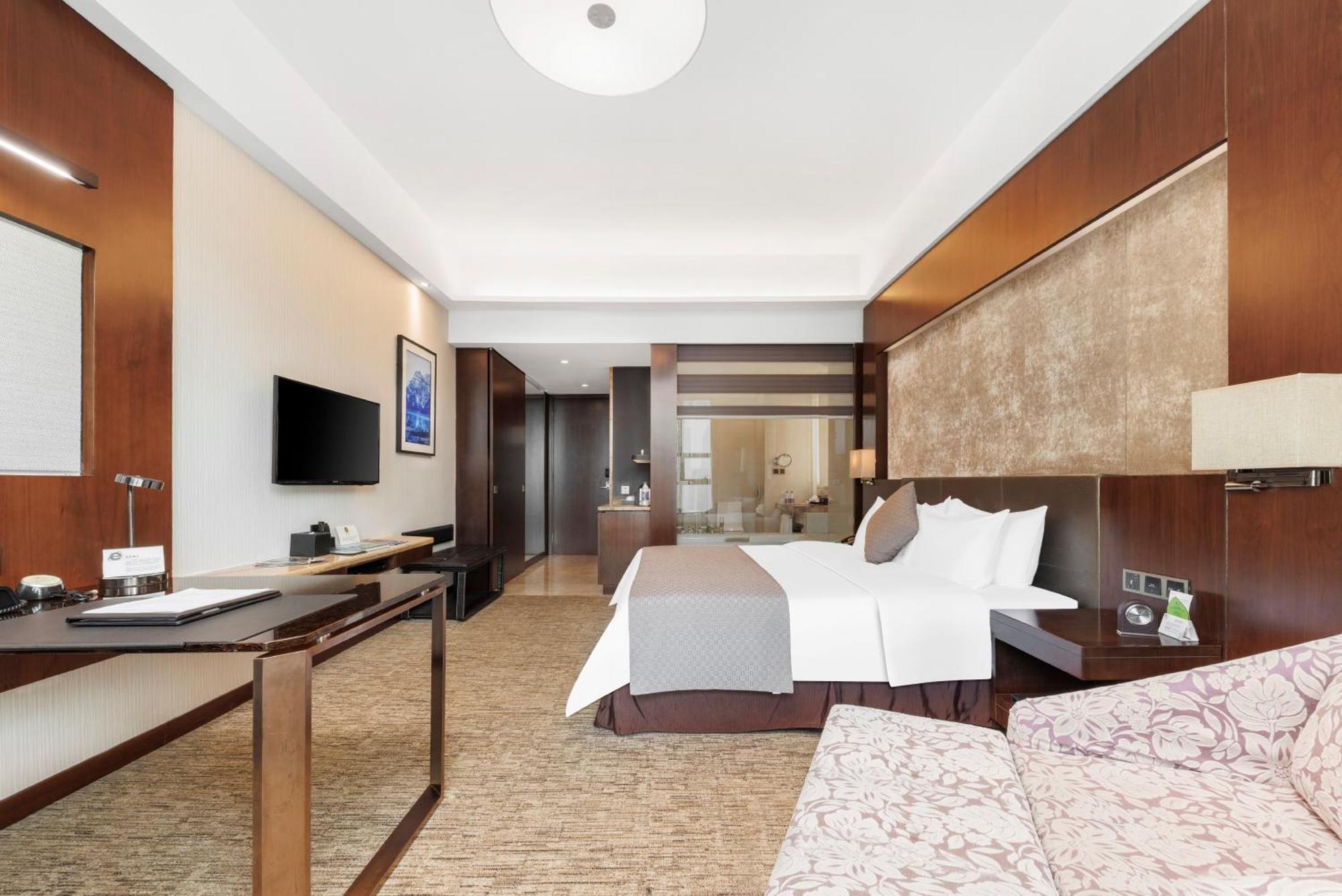 Hotel Vanburgh - Free Shuttle Bus Transfer During Fair