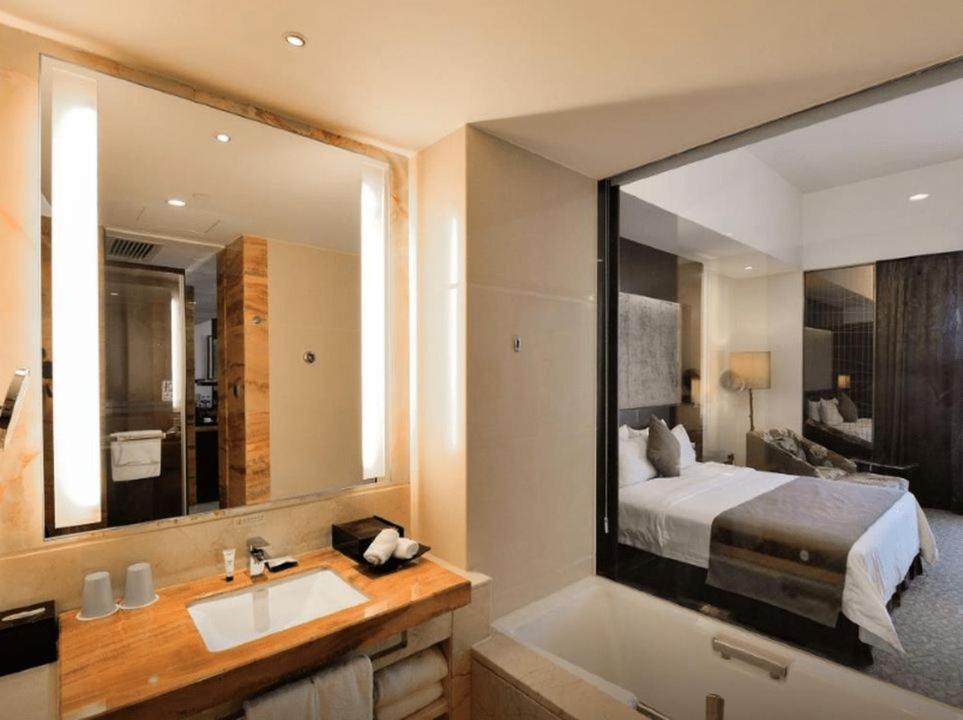 Hotel Vanburgh - Free Shuttle Bus Transfer During Fair