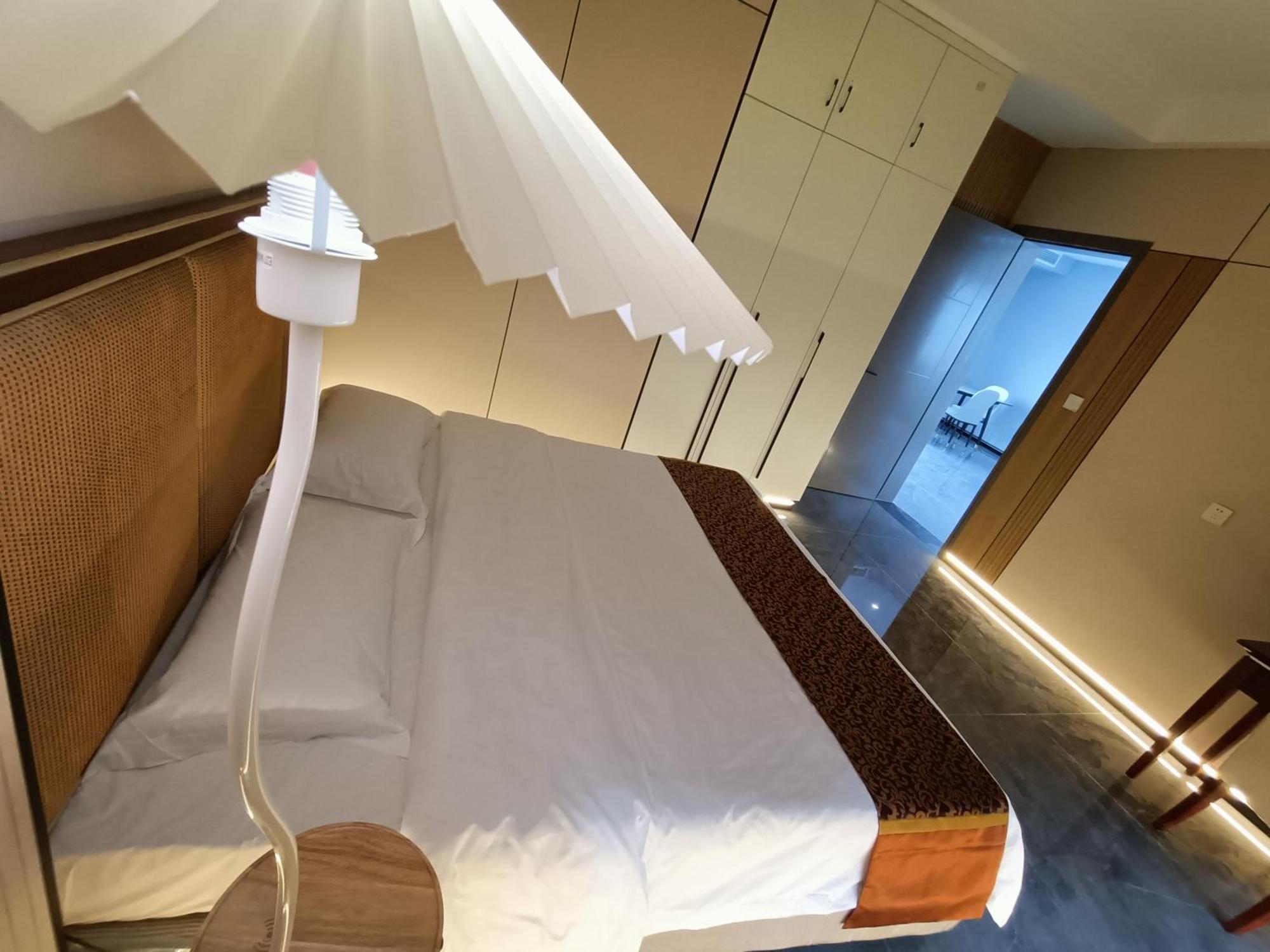 Yinfeng North Station Branch, Huacheng Road Subway Station Branch Aparthotel 3*