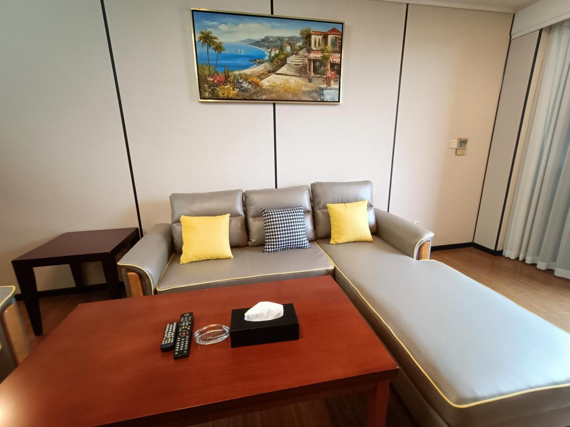 Aparthotel Yinfeng North Station Branch, Huacheng Road Subway Station Branch