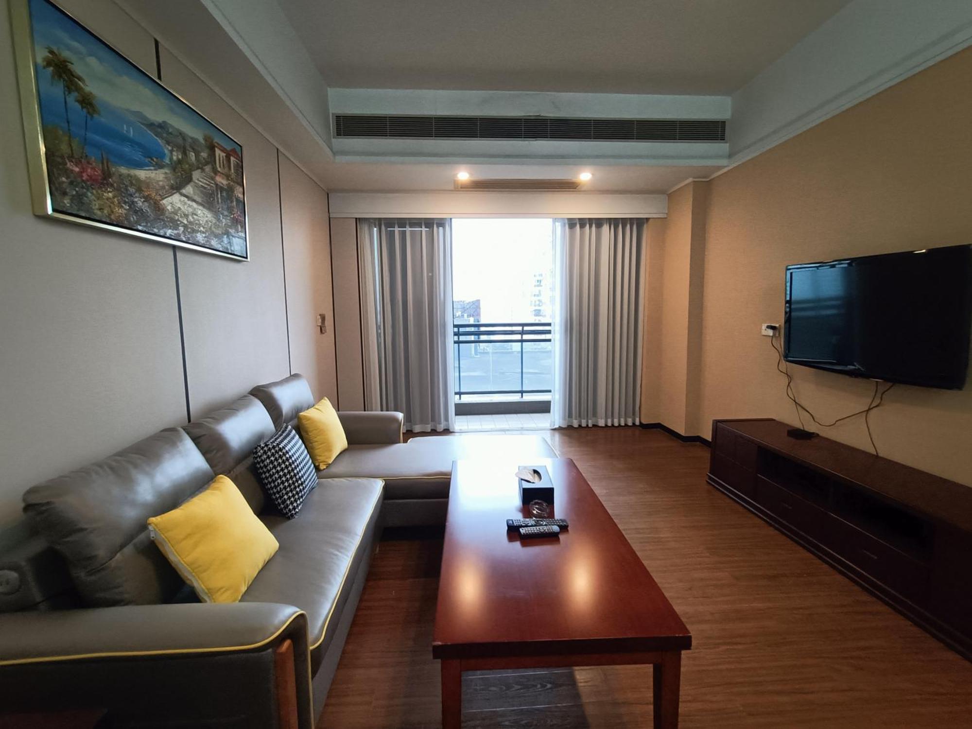Yinfeng North Station Branch, Huacheng Road Subway Station Branch Aparthotel 3*