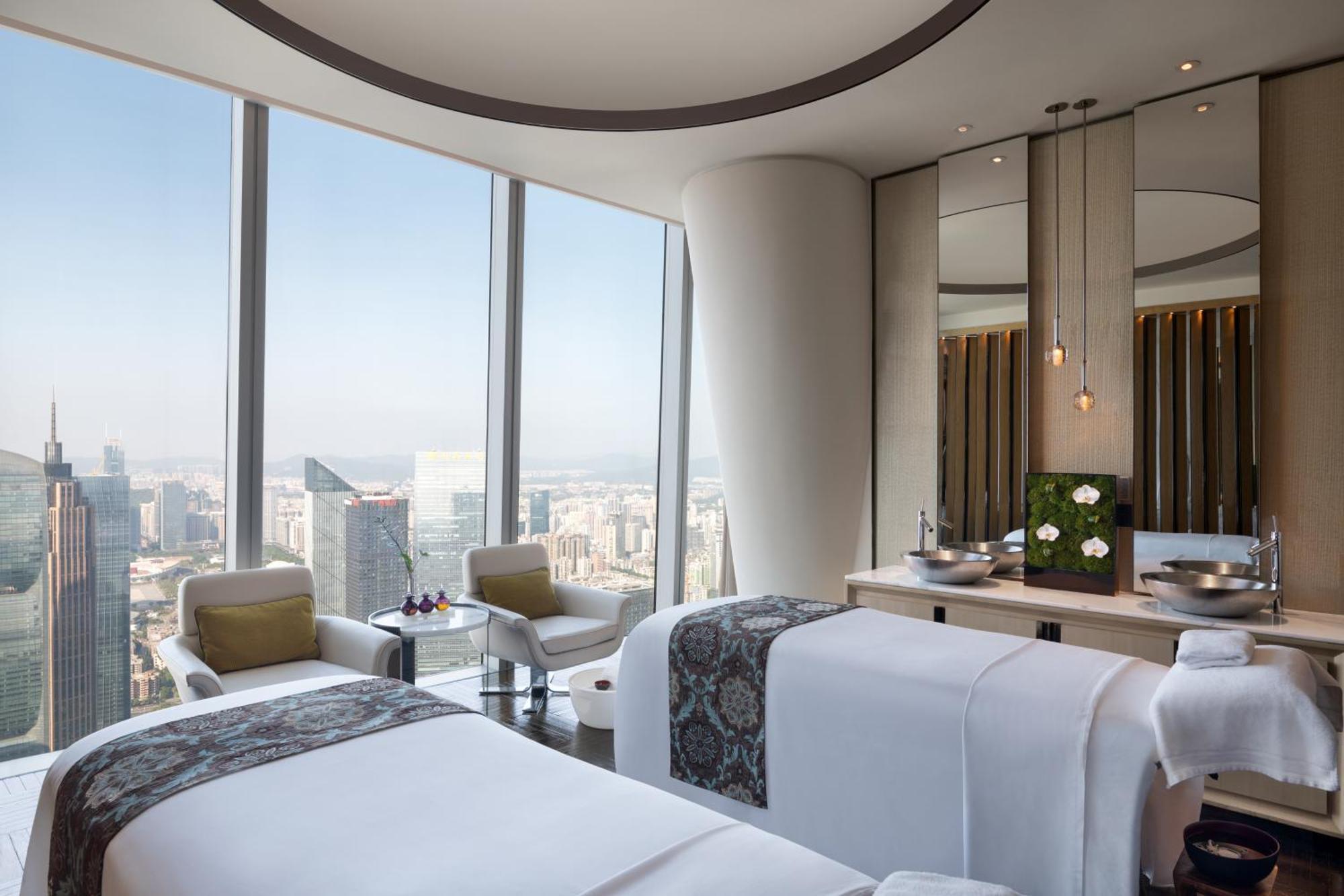 Hotel Four Seasons - Free Shuttle Bus To Fair Complex & Overseas Buyer Registration Services During Fair Period Guangzhou