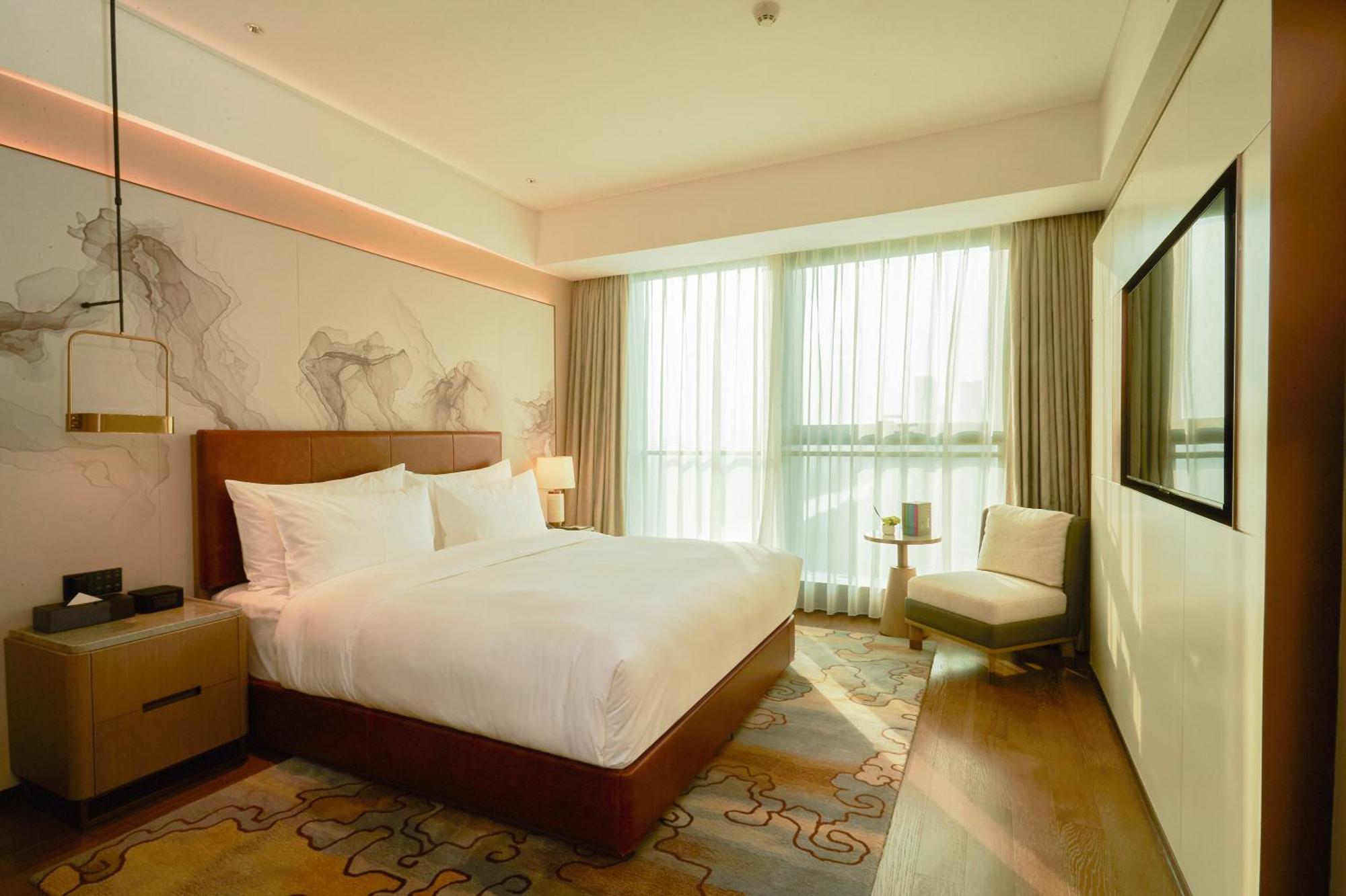 Pazhou Ln Dongfang Hotel-free Shuttle Bus To The Pazhou Convention Complex During Fair Period Canton
