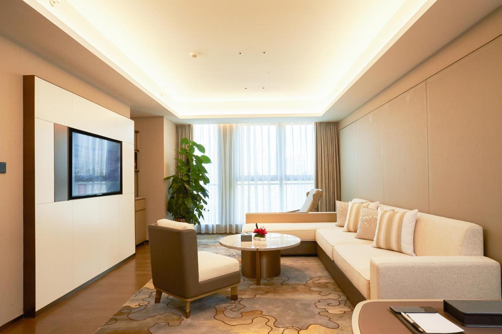 Pazhou Ln Dongfang Hotel-free Shuttle Bus To The Pazhou Convention Complex During Fair Period Hotel 4*