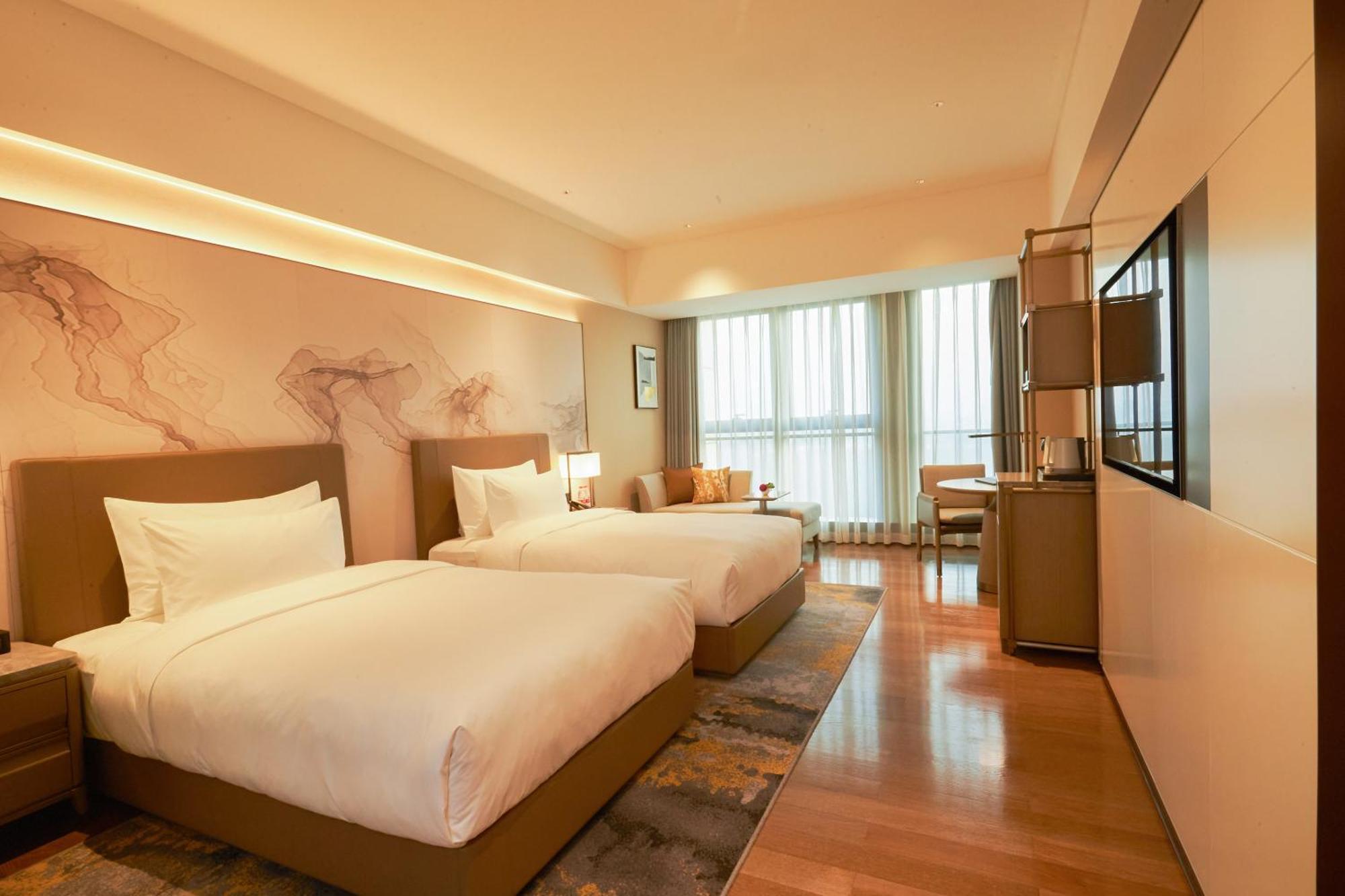 Pazhou Ln Dongfang Hotel-free Shuttle Bus To The Pazhou Convention Complex During Fair Period Canton
