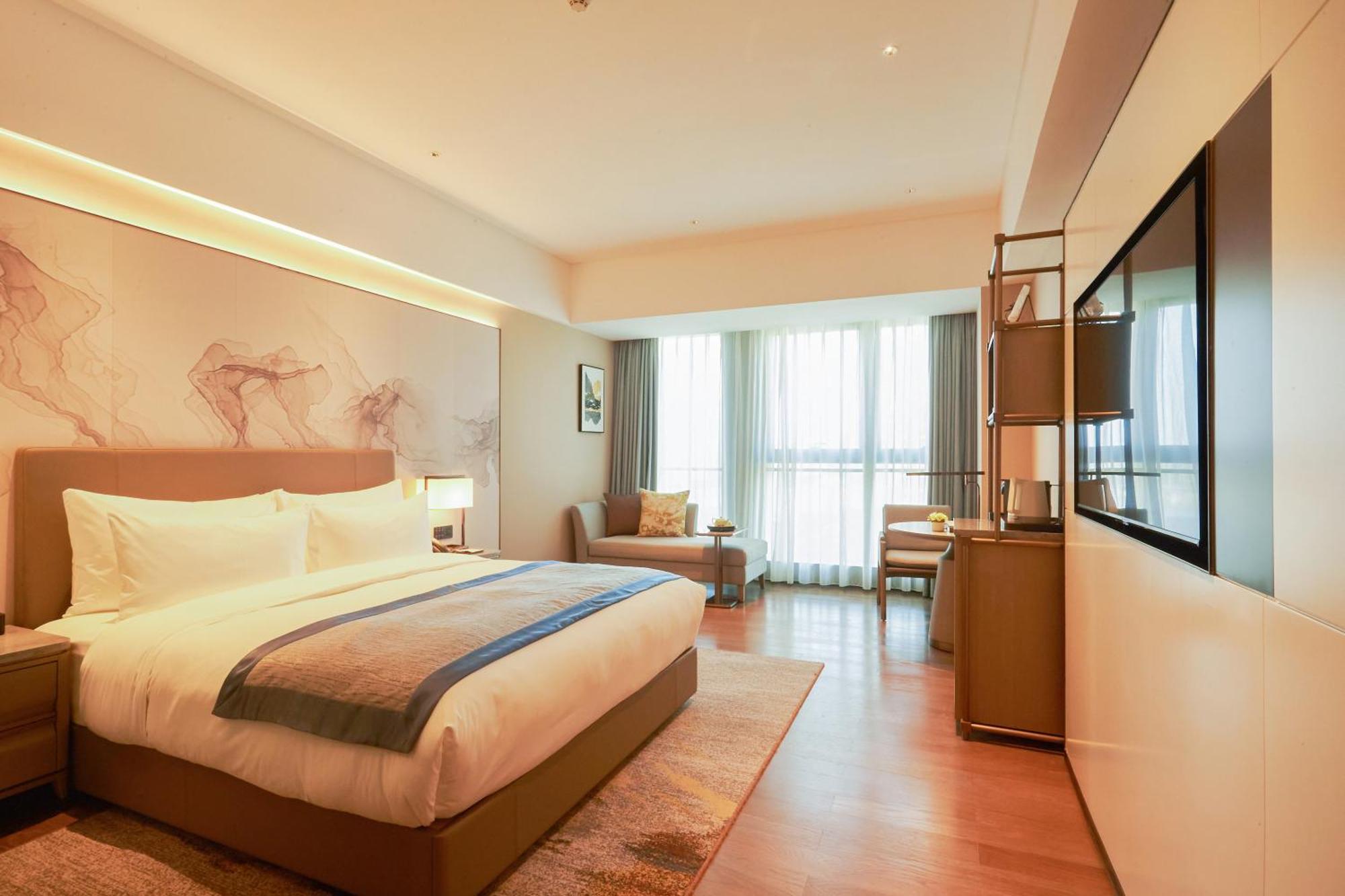 Pazhou Ln Dongfang Hotel-free Shuttle Bus To The Pazhou Convention Complex During Fair Period Hotel 4*