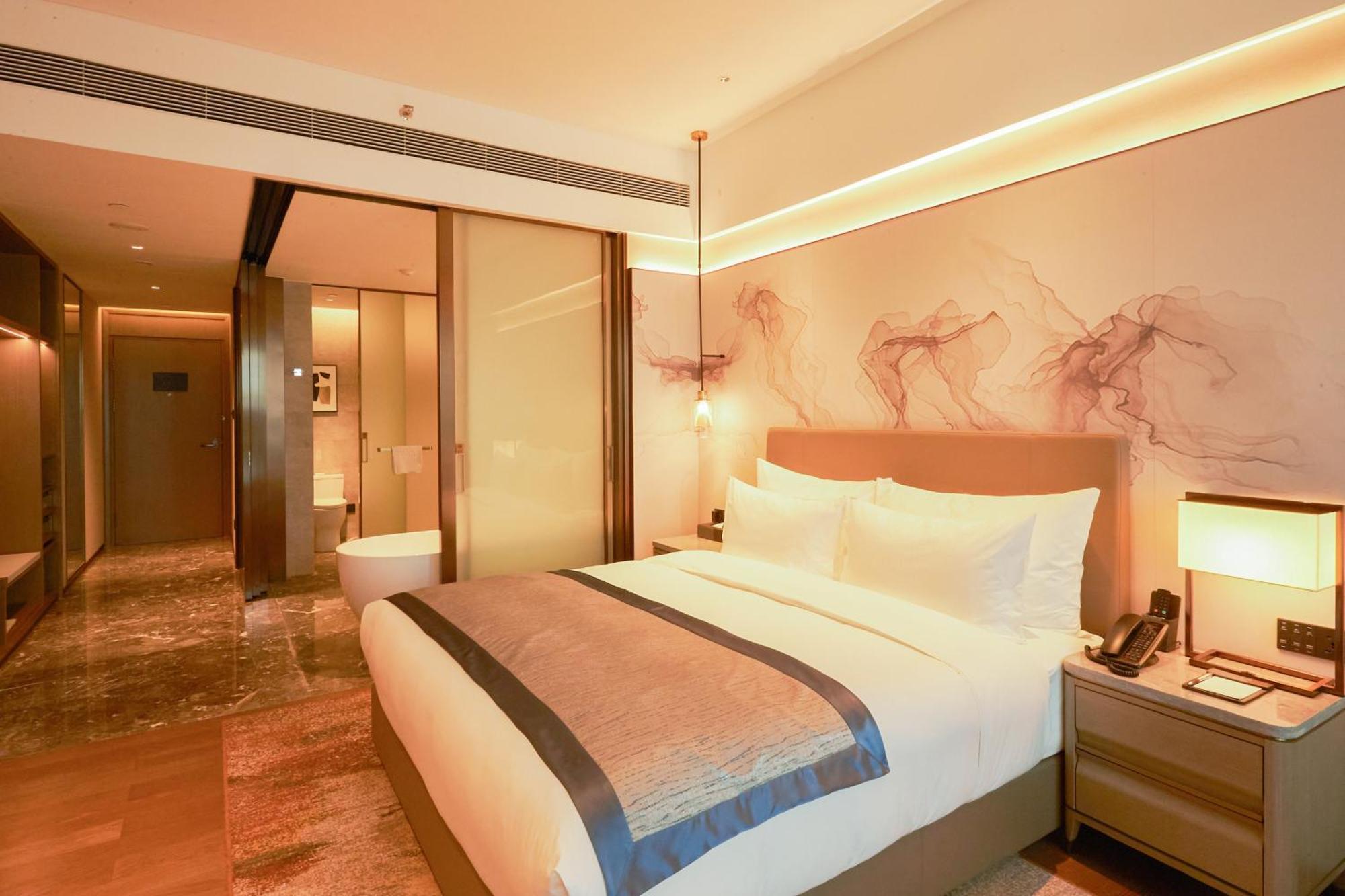 Pazhou Ln Dongfang Hotel-free Shuttle Bus To The Pazhou Convention Complex During Fair Period Canton
