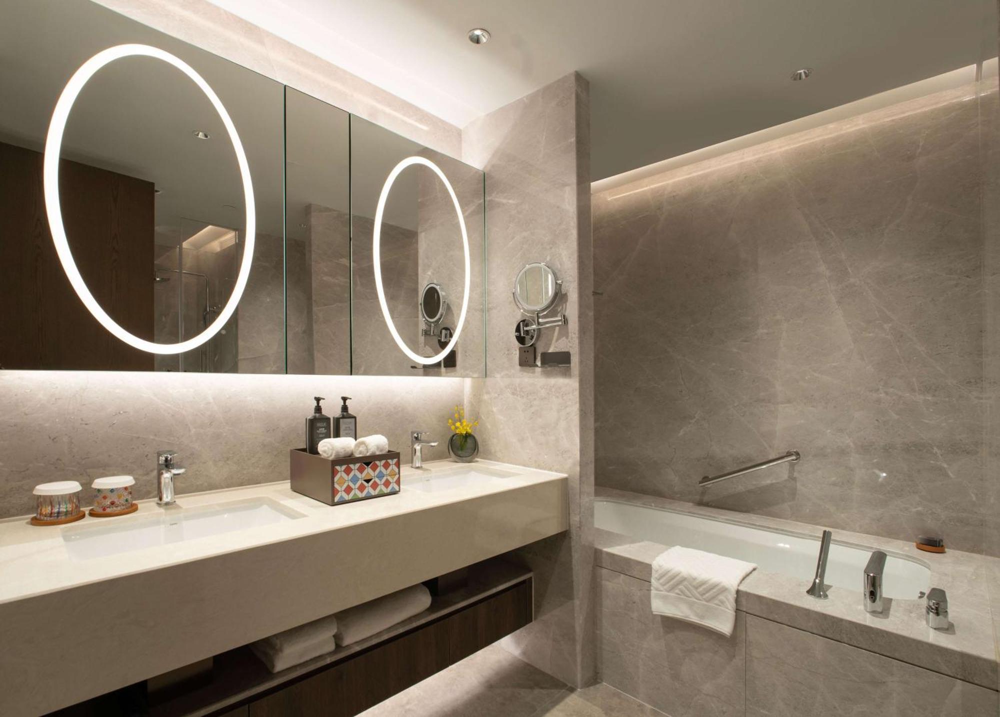 Yuexiu Guangzhou, Curio Collection By Hilton-free Shuttle Between And Exhibition Center During Fair Period & Exhibitor Registration Counter & Halal Food Guangzhou