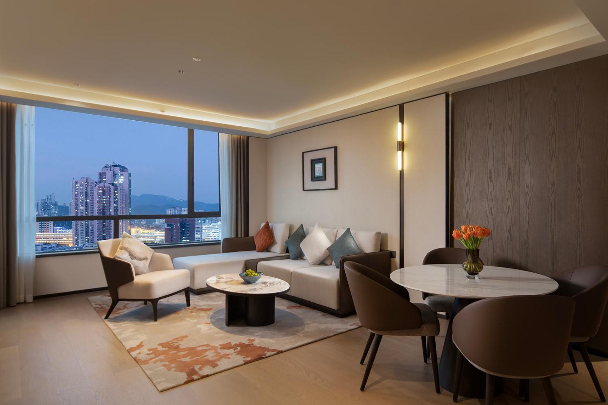 Hotel Yuexiu Guangzhou, Curio Collection By Hilton-free Shuttle Between And Exhibition Center During Fair Period & Exhibitor Registration Counter & Halal Food 5*