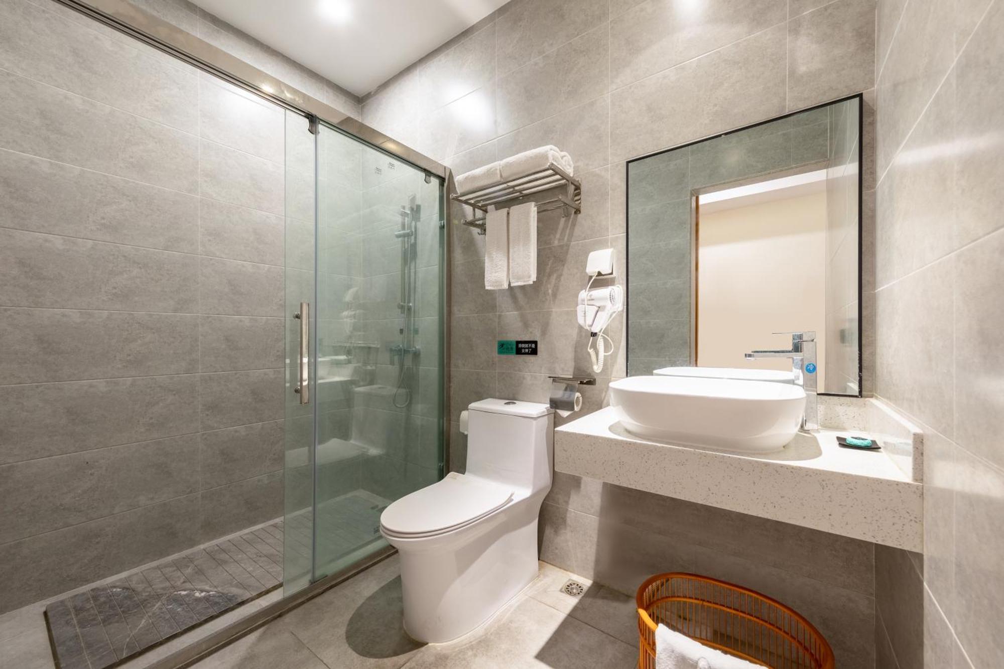 Xana Lite - Fangcun Huadiwan Metro Station 3*