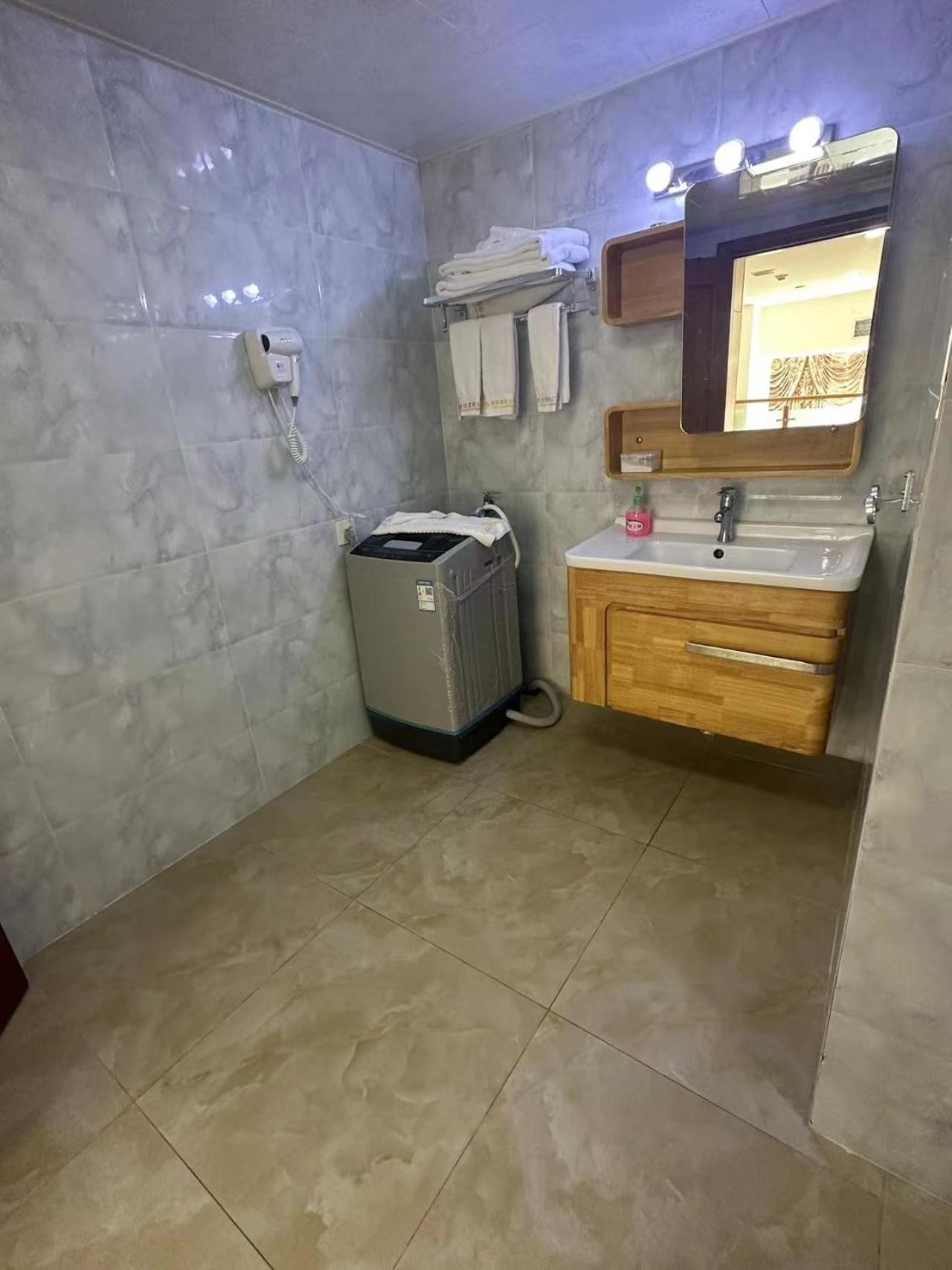 Yoyo International Hotel-the Legend Building-1mins To Line5 Taojin Stn-free Shuttle Bus For Fair Apartment