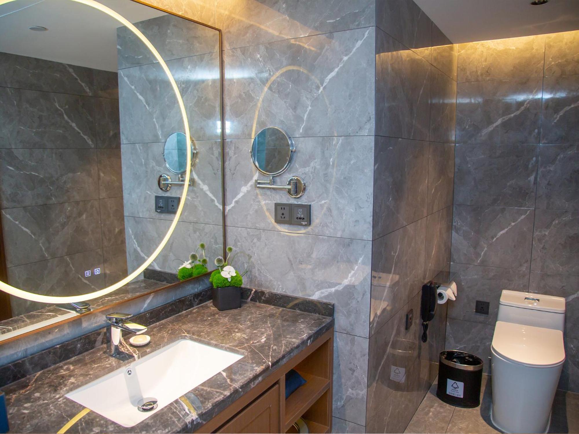 Guangdong Yingbin Hotel-free Fair Shuttle Bus Hotel