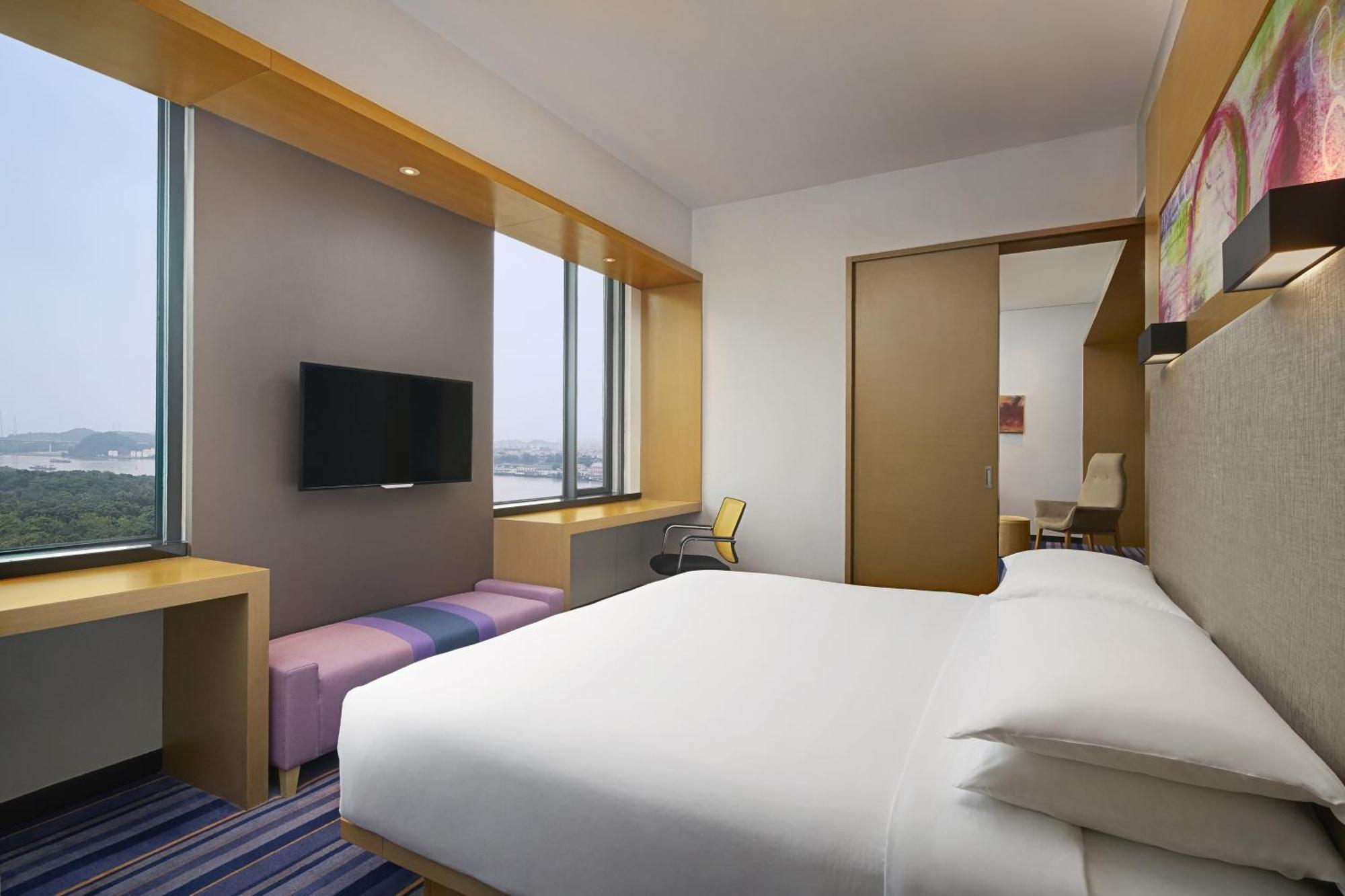 Aloft Park Hotel 4*