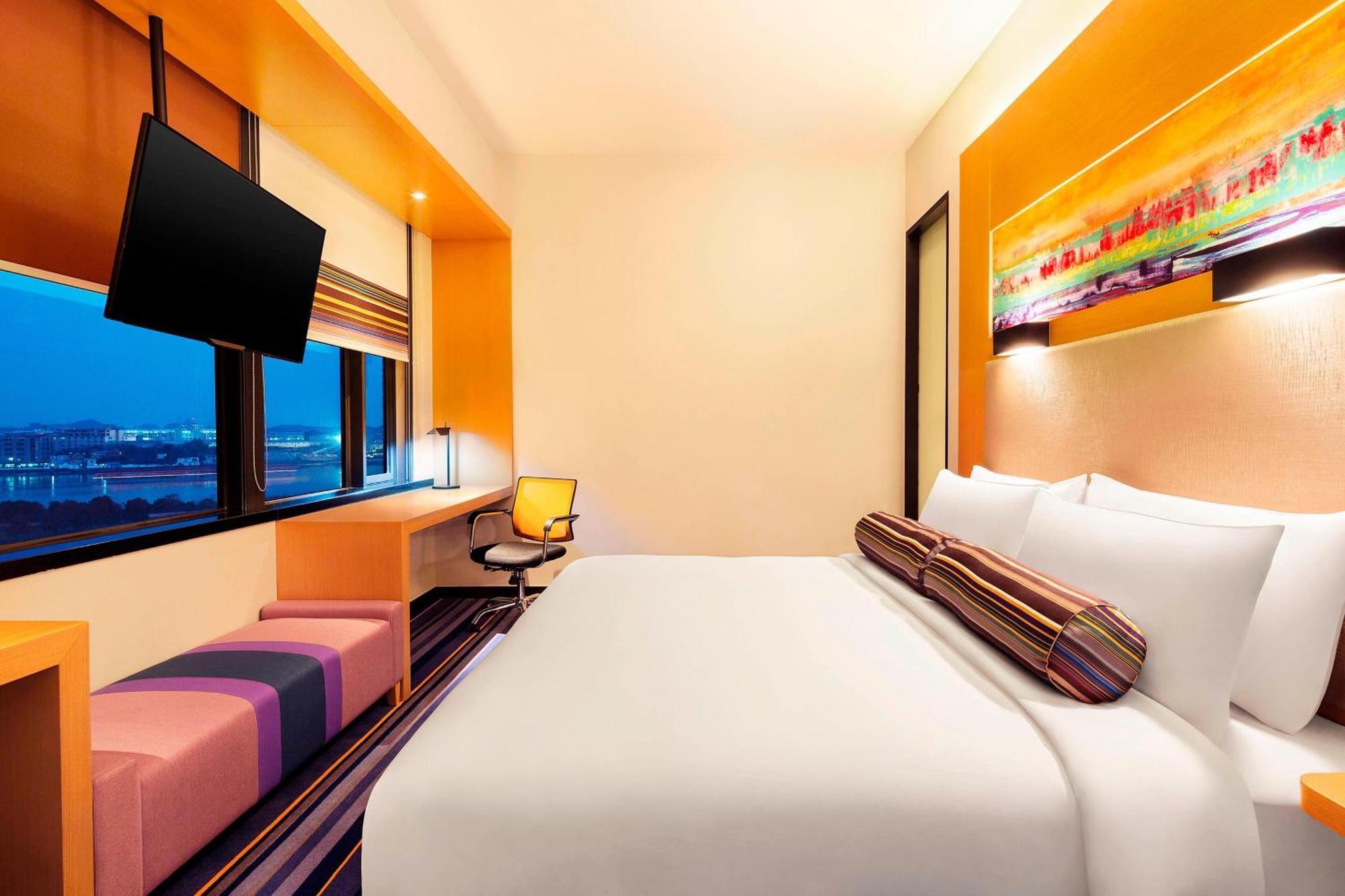 Aloft Park Hotel