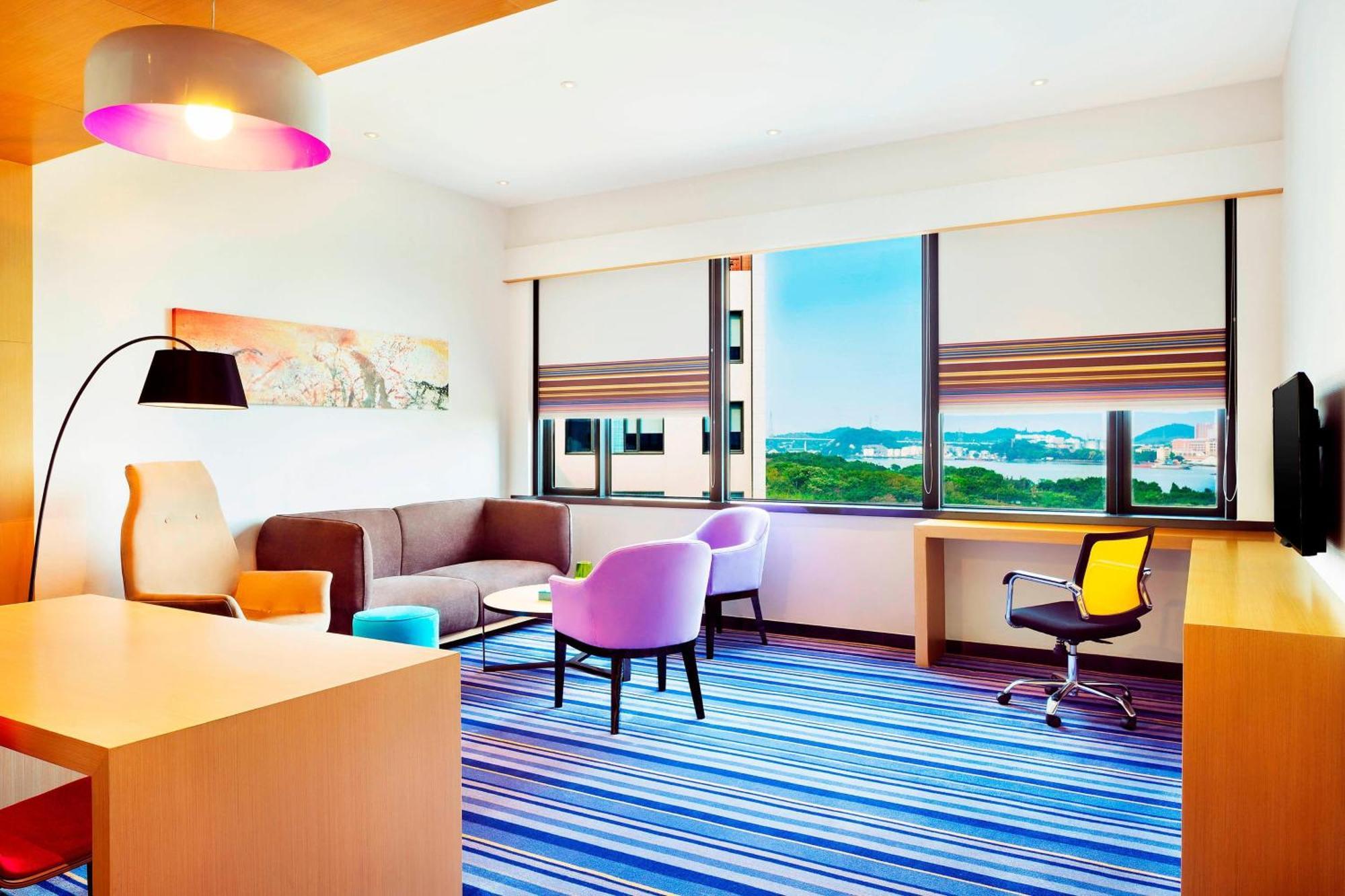 Aloft Park 4*