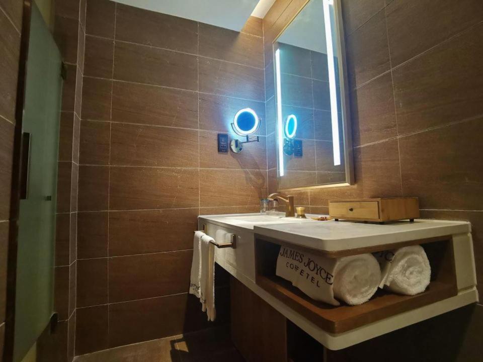 James Joyce Coffetei- Beijing Road Metro Station Pedestrian Street Branch 4*