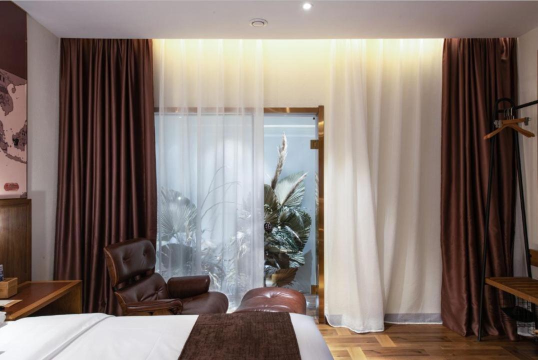 James Joyce Coffetei- Beijing Road Metro Station Pedestrian Street Branch Hotel 4*