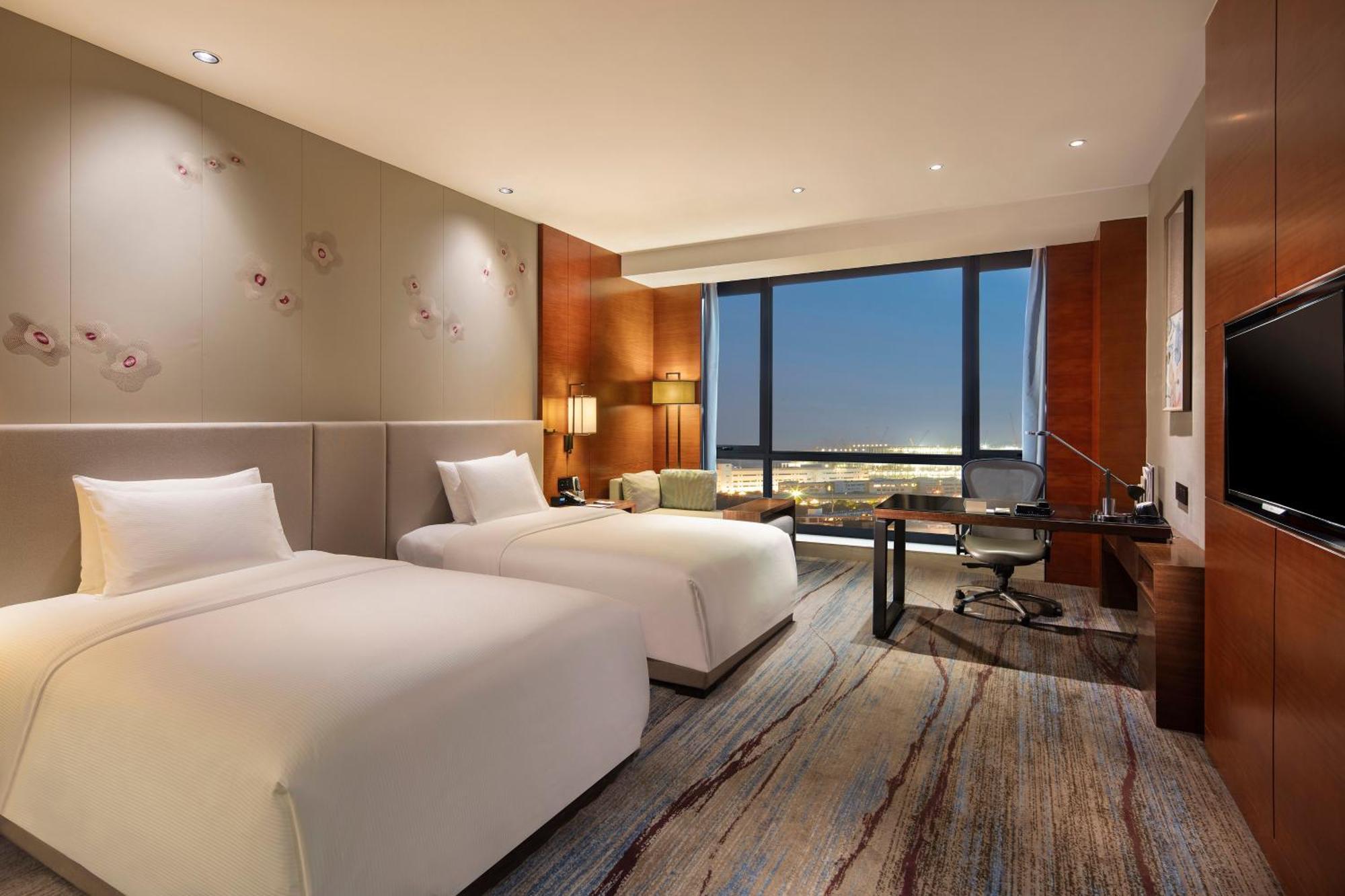 Doubletree By Hilton Science City-free Shuttle Bus Service During Fair Period Canton