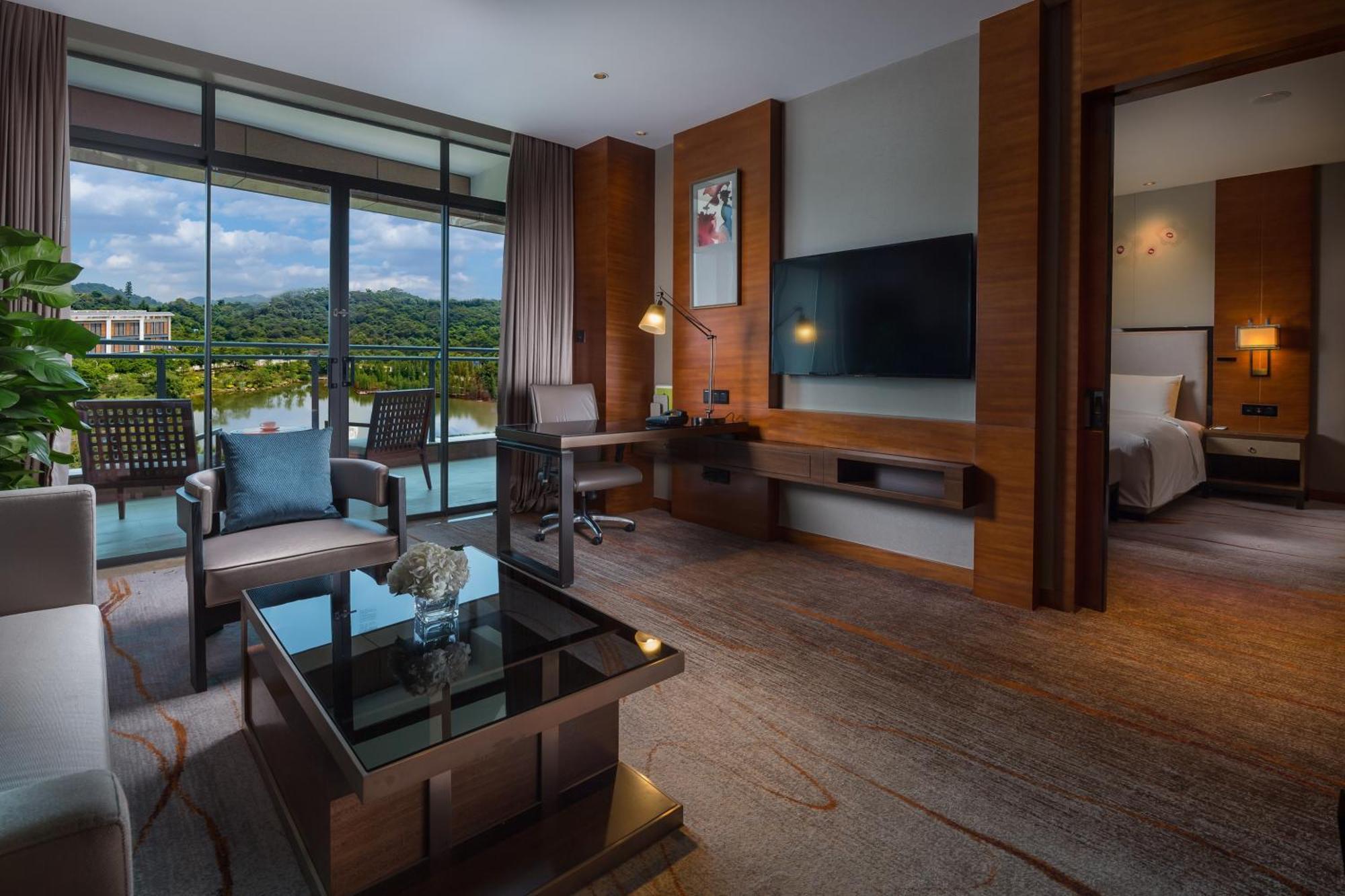 Hotel Doubletree By Hilton Science City-free Shuttle Bus Service During Fair Period