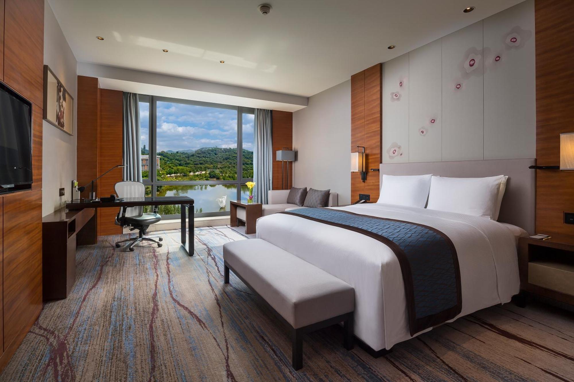 Hotel Doubletree By Hilton Science City-free Shuttle Bus Service During Fair Period