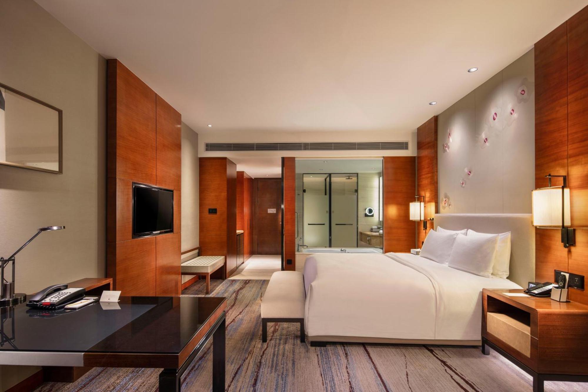 Doubletree By Hilton Science City-free Shuttle Bus Service During Fair Period
