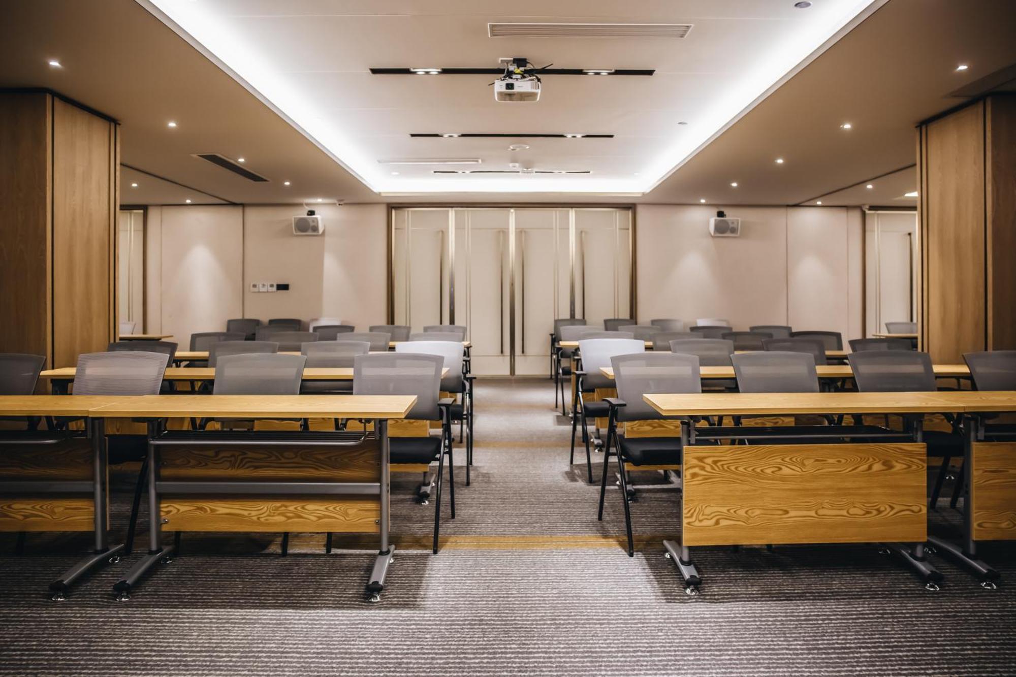 Orienwit Hotel-free Shuttle Bus Fir Fair 4*