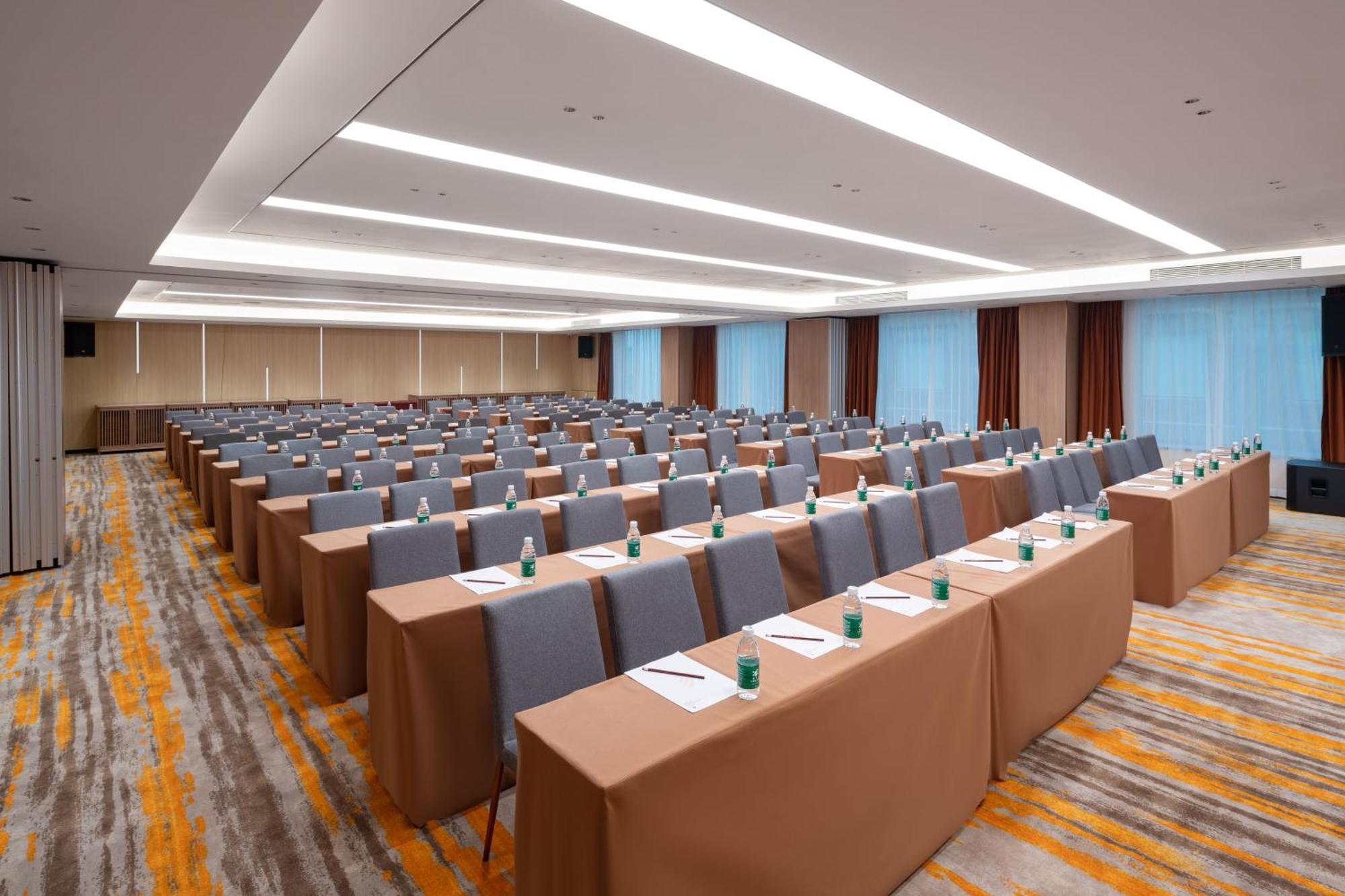 Hotel Wogo Yuanbao Hotel-zhujiang New Town-free Fair Shuttle Bus & Overseas Buyer Registration Services 5*