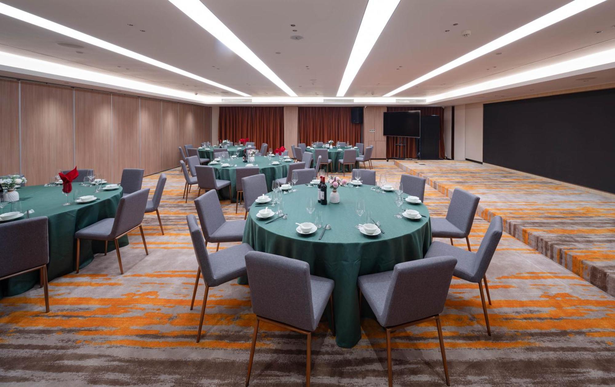 Wogo Yuanbao Hotel-zhujiang New Town-free Fair Shuttle Bus & Overseas Buyer Registration Services 5*