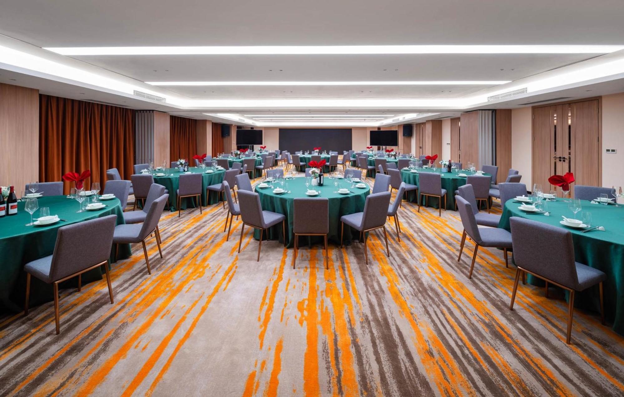 Wogo Yuanbao Hotel-zhujiang New Town-free Fair Shuttle Bus & Overseas Buyer Registration Services Canton