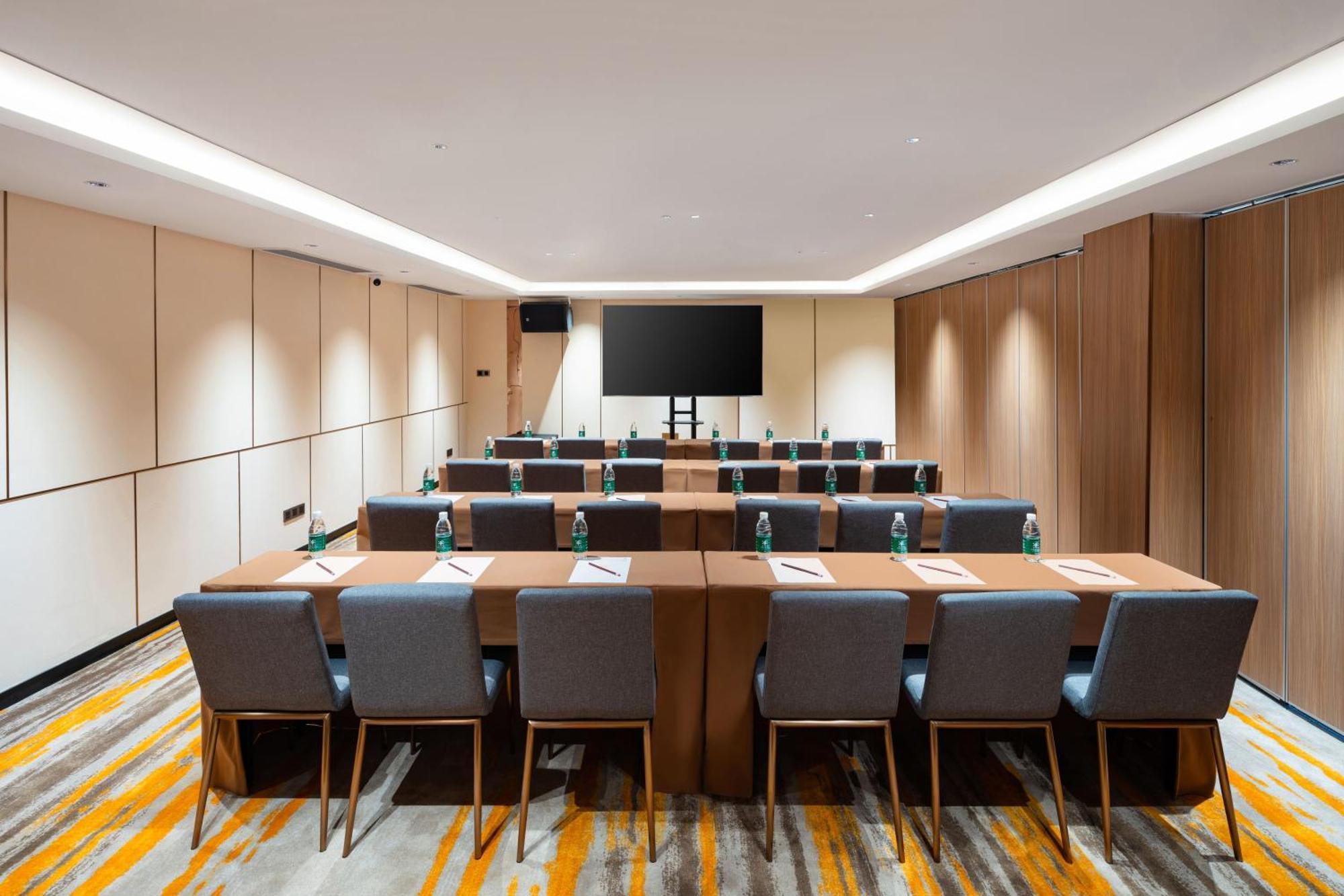 Wogo Yuanbao Hotel-zhujiang New Town-free Fair Shuttle Bus & Overseas Buyer Registration Services 5* Canton