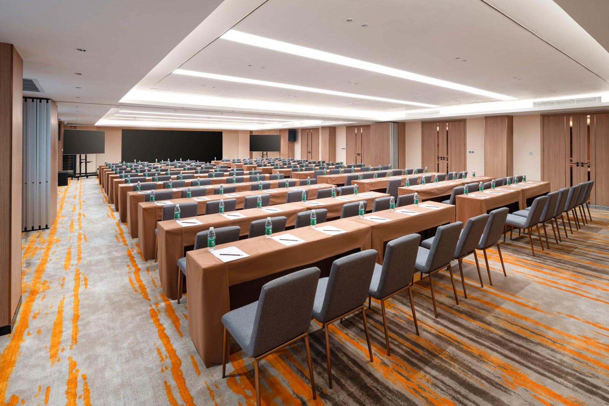 Wogo Yuanbao Hotel-zhujiang New Town-free Fair Shuttle Bus & Overseas Buyer Registration Services