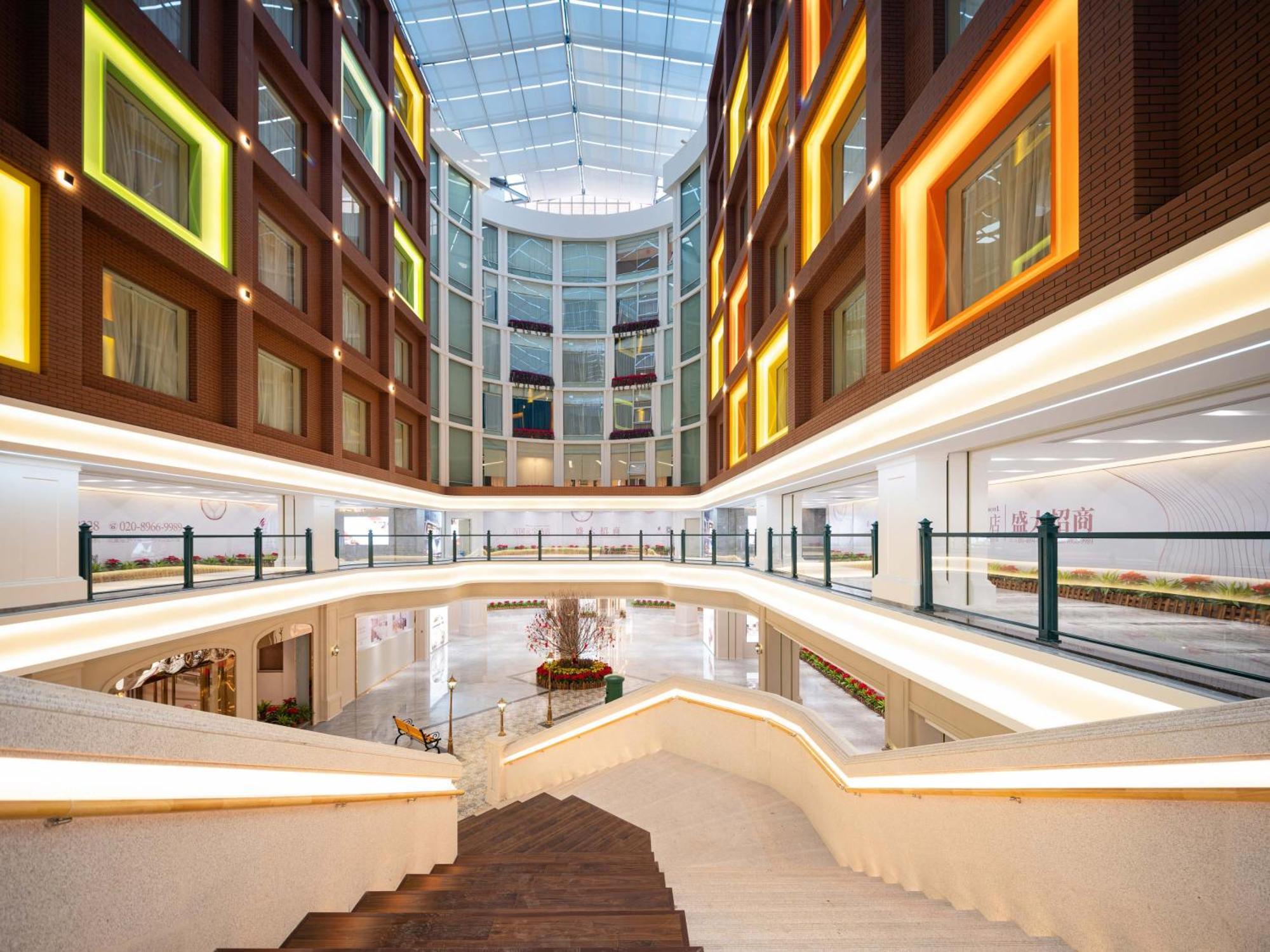 Wogo Yuanbao Hotel-zhujiang New Town-free Fair Shuttle Bus & Overseas Buyer Registration Services