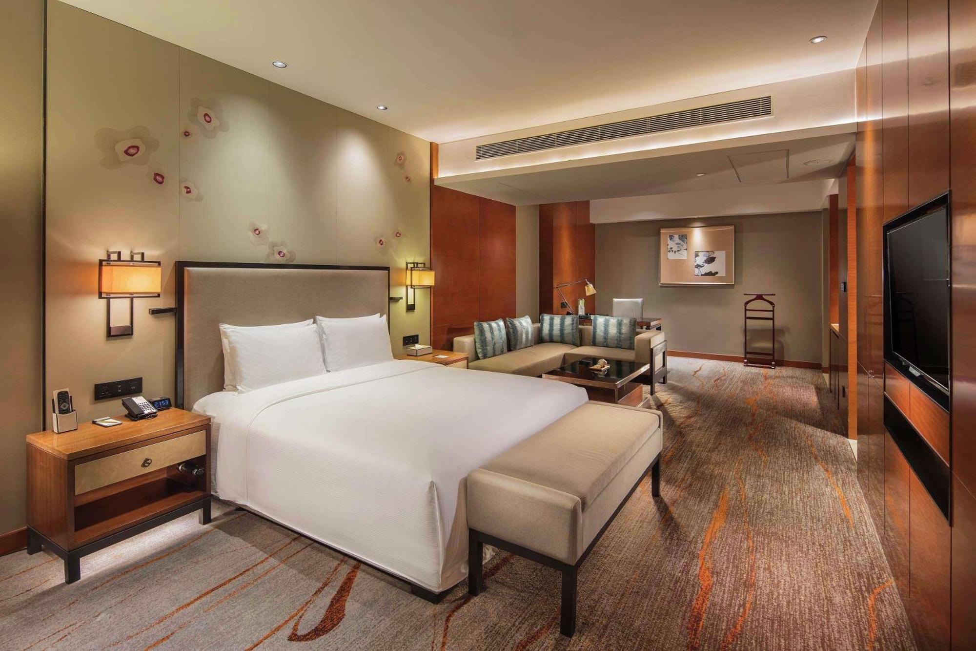 Doubletree By Hilton Science City-free Shuttle Bus Service During Fair Period Hotel