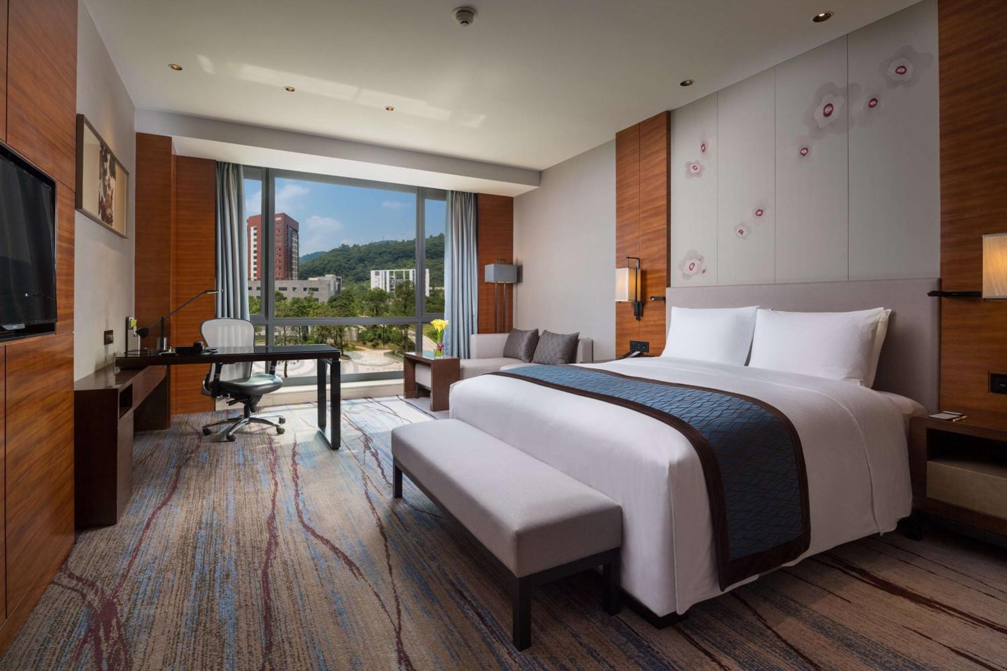 Hotel Doubletree By Hilton Science City-free Shuttle Bus Service During Fair Period
